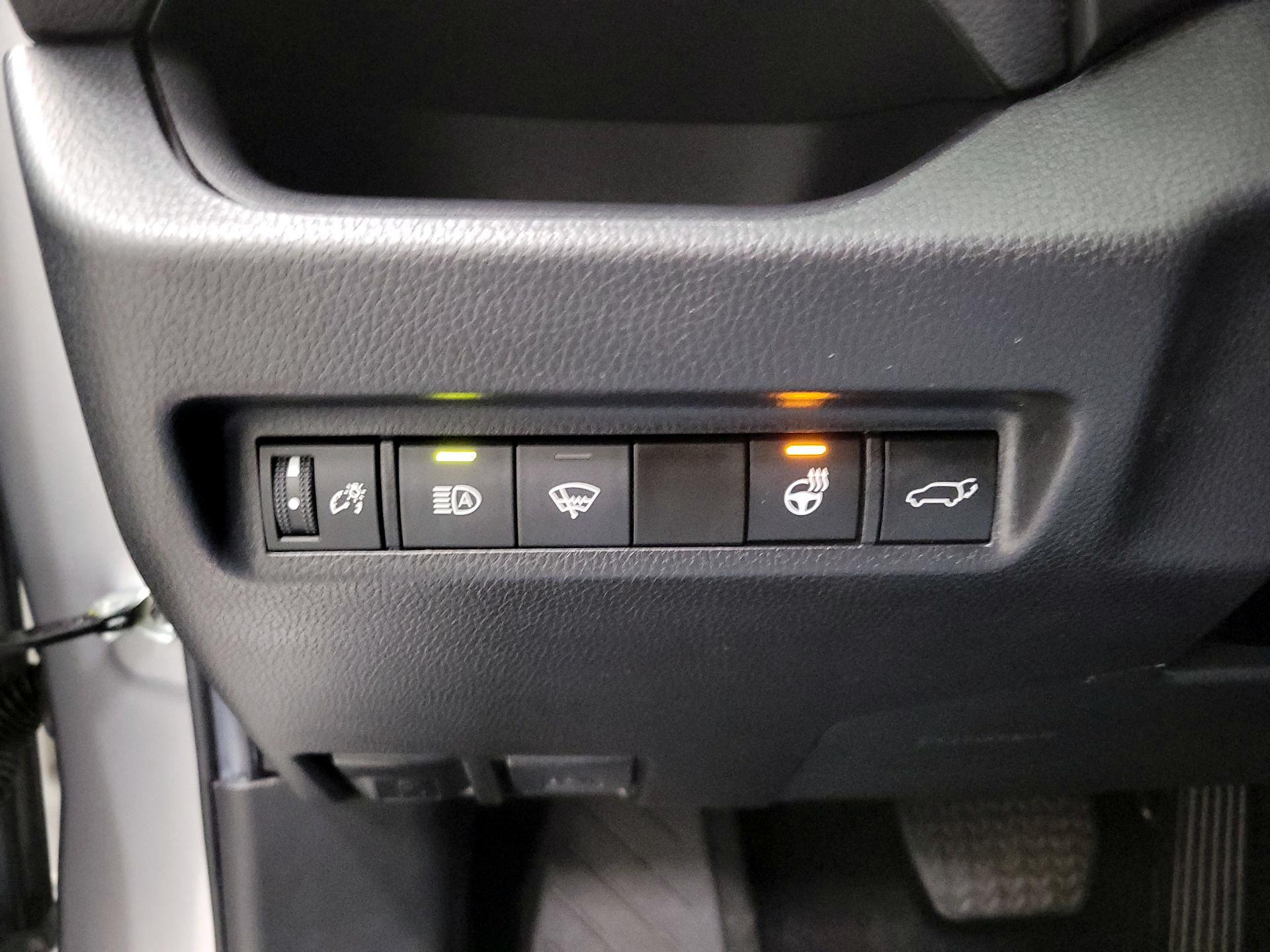 Thumbnail: 2022 Toyota RAV4 - 13