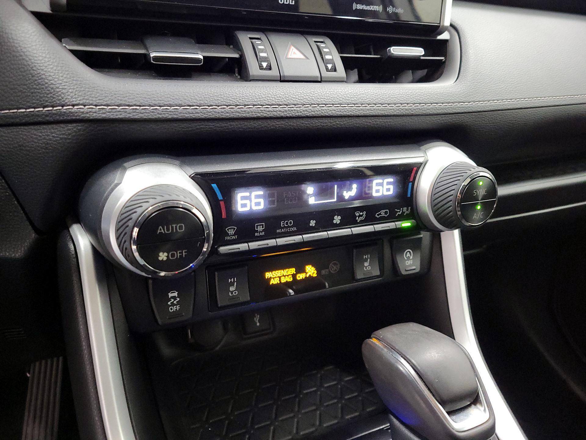 Thumbnail: 2022 Toyota RAV4 - 16