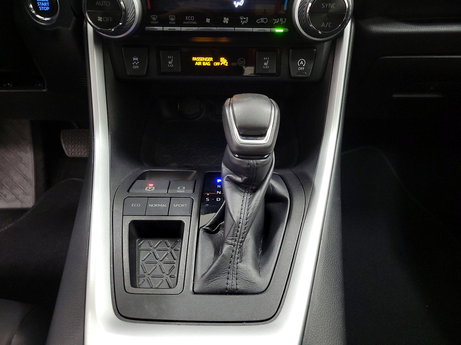 Thumbnail: 2022 Toyota RAV4 - 17