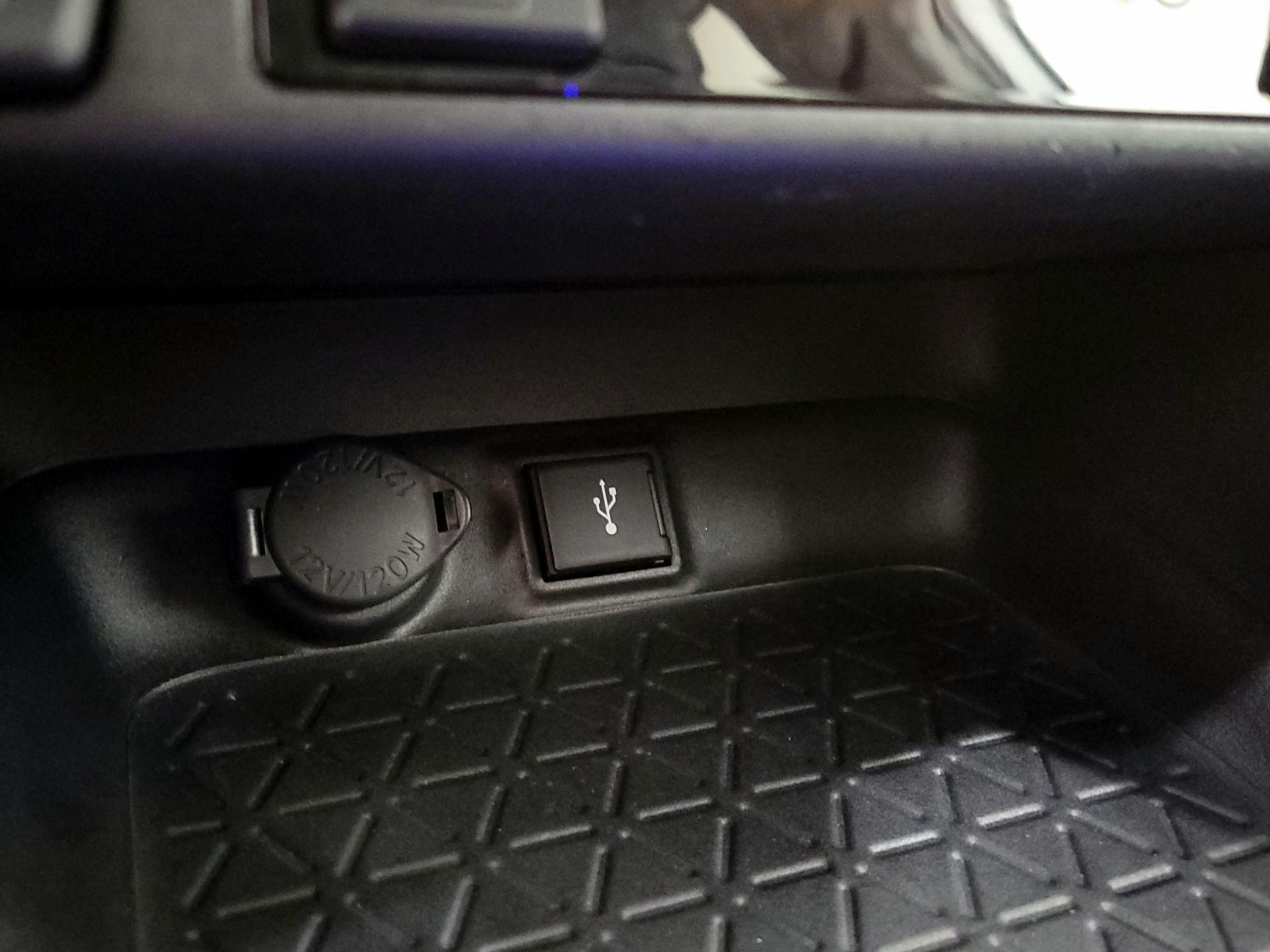 Thumbnail: 2022 Toyota RAV4 - 18