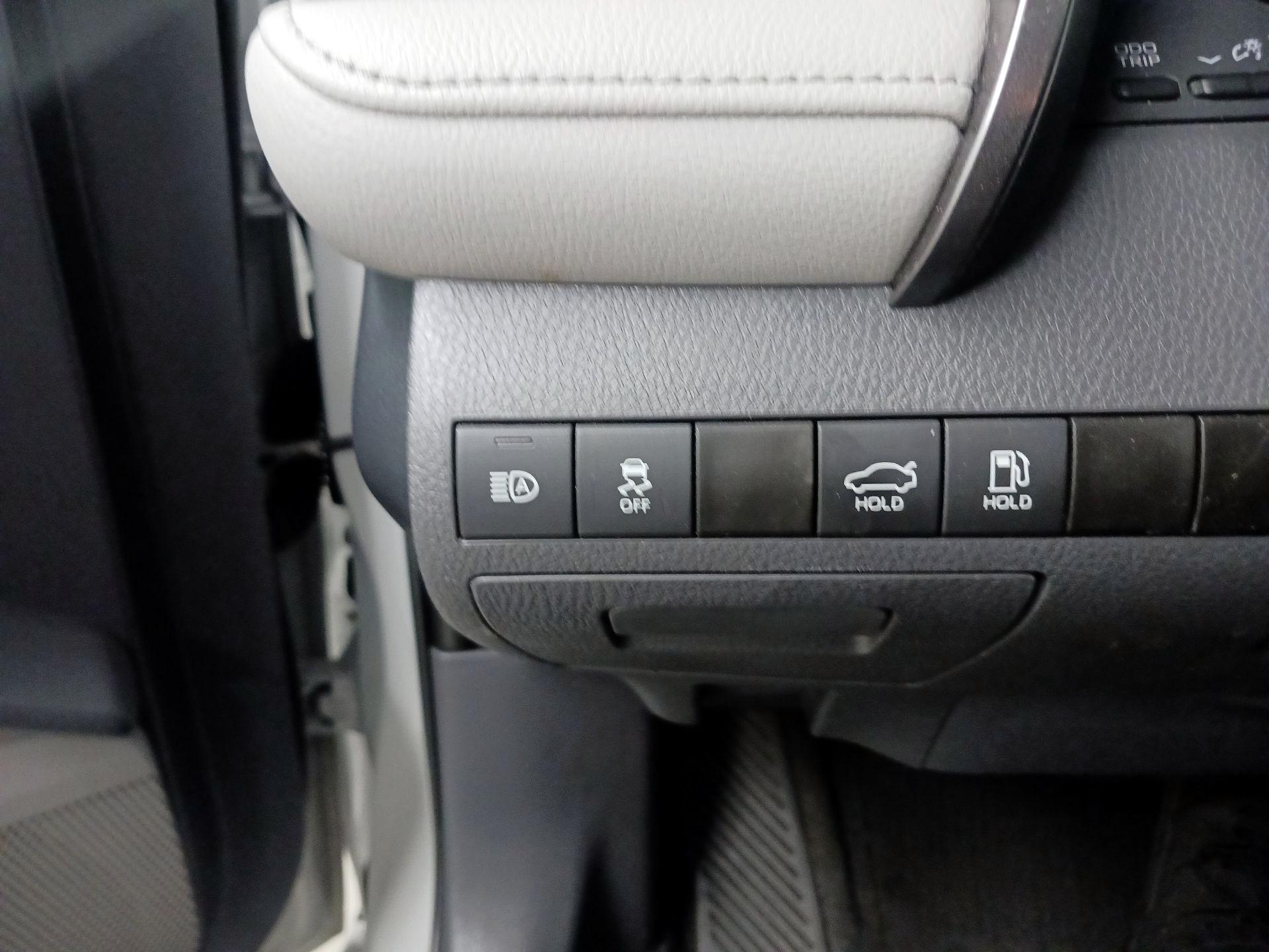 Thumbnail: 2023 Toyota Camry - 11