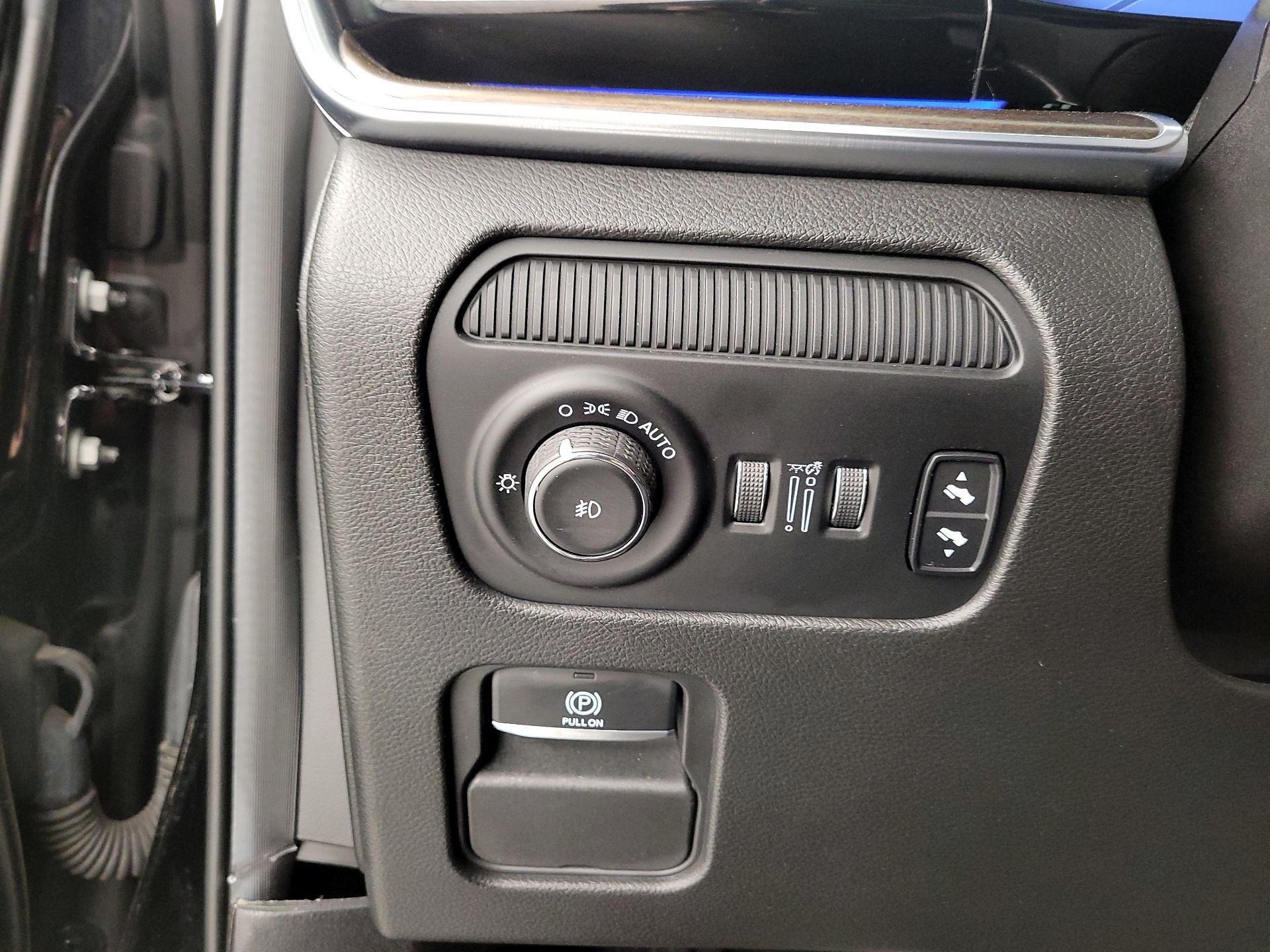 Thumbnail: 2022 Jeep Grand Wagoneer - 13