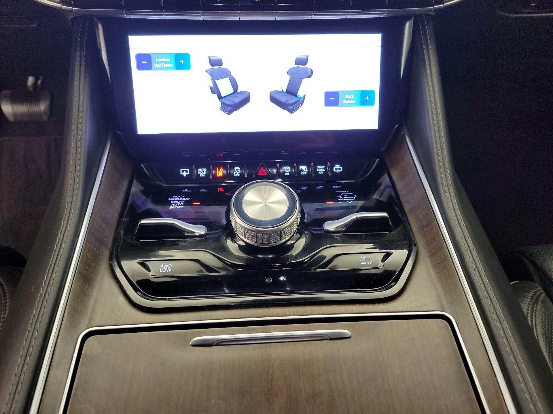 Thumbnail: 2022 Jeep Grand Wagoneer - 18