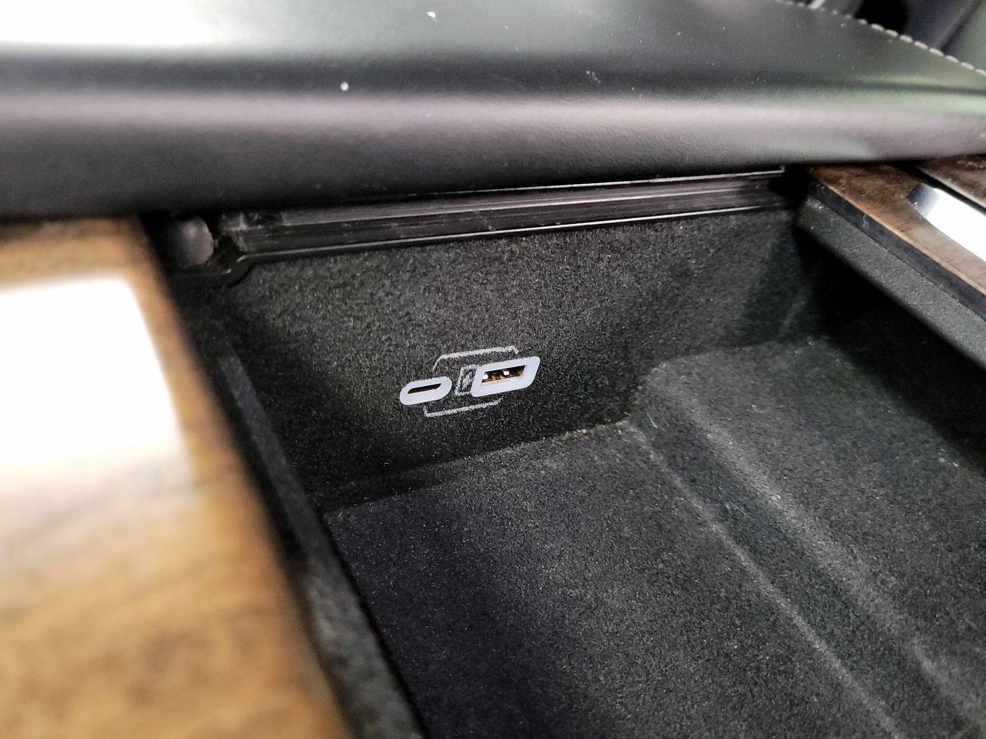 Thumbnail: 2022 Jeep Grand Wagoneer - 19