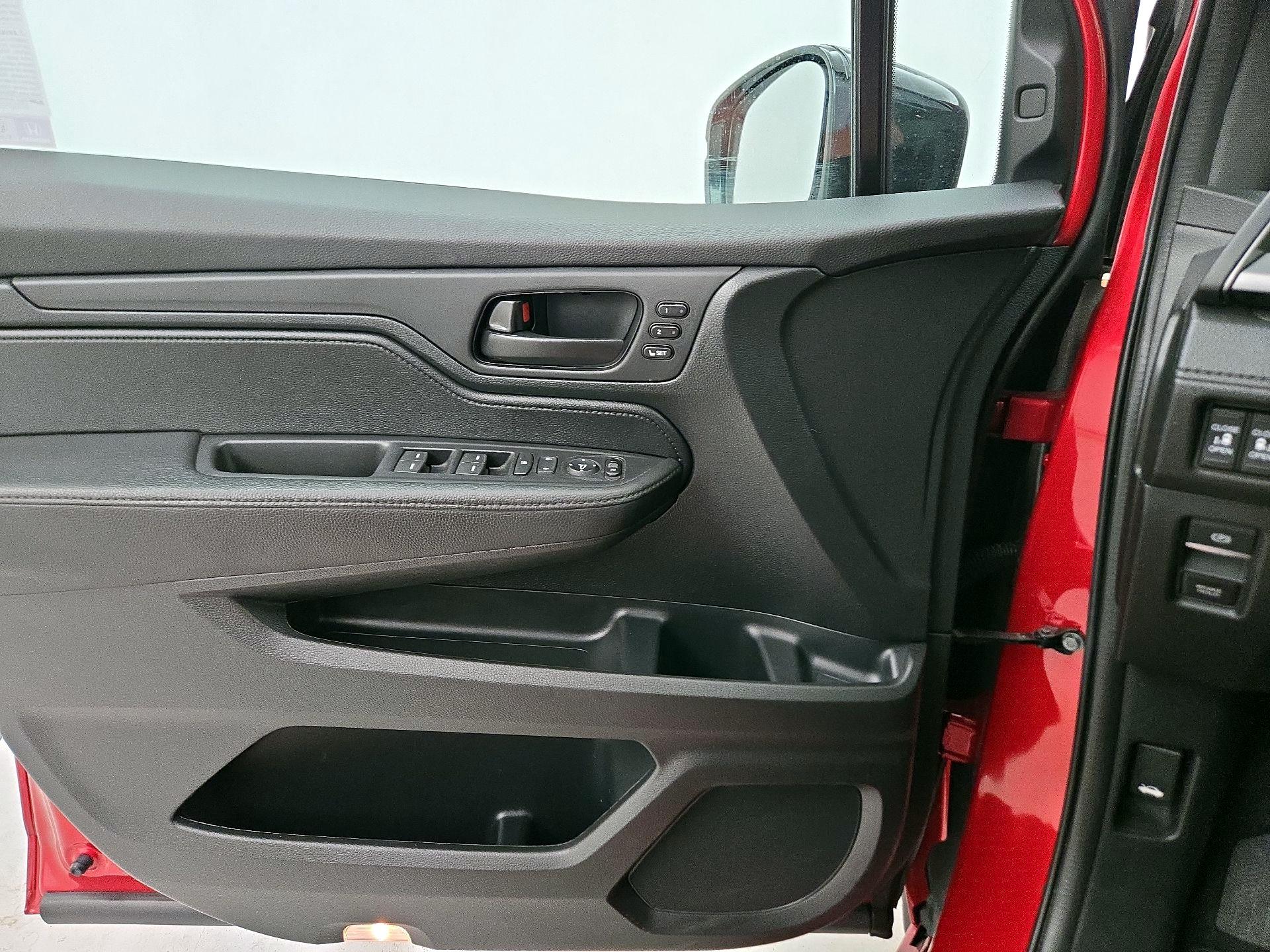 Thumbnail: 2023 Honda Odyssey - 12