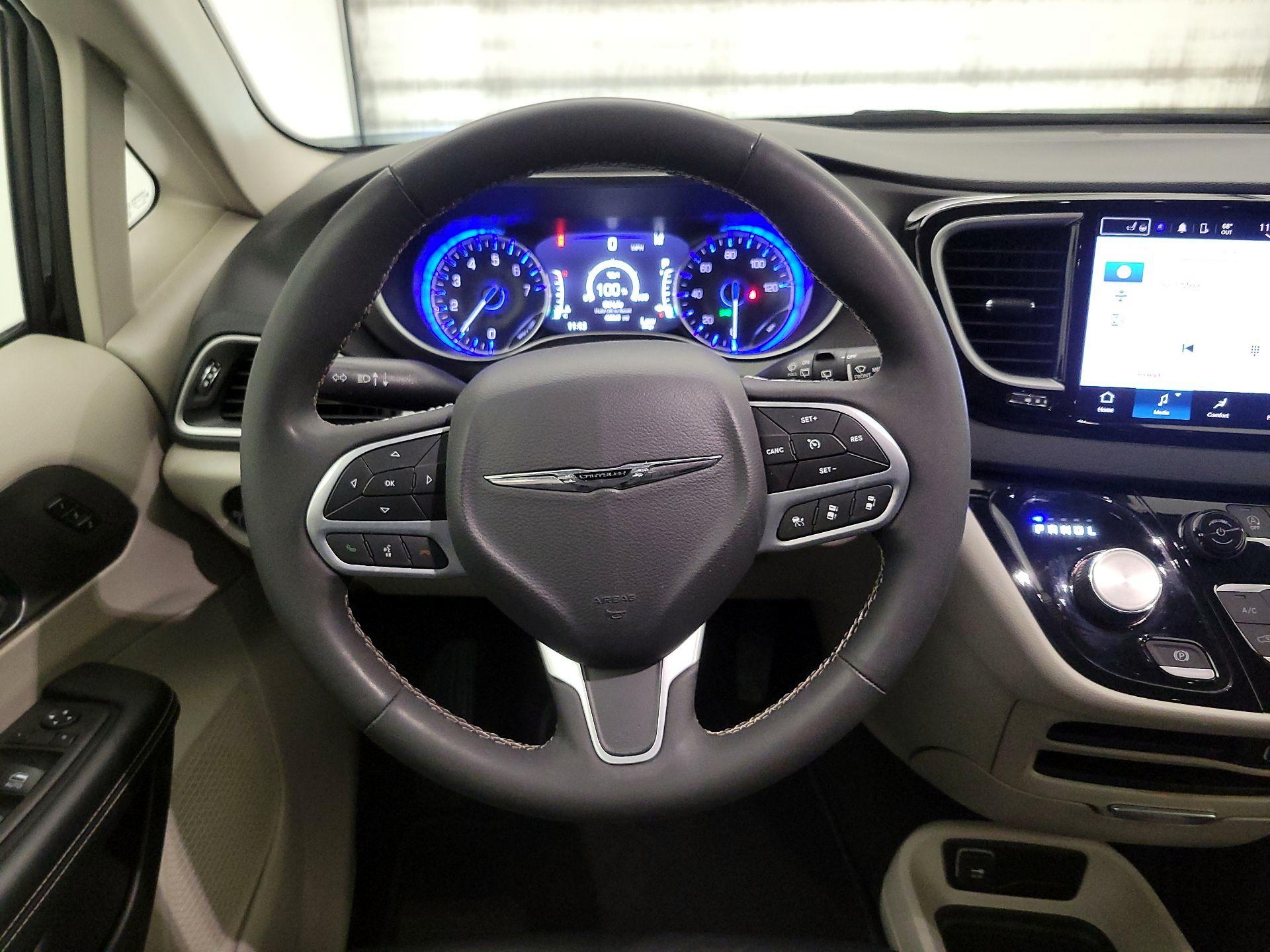 Thumbnail: 2023 Chrysler Pacifica - 10