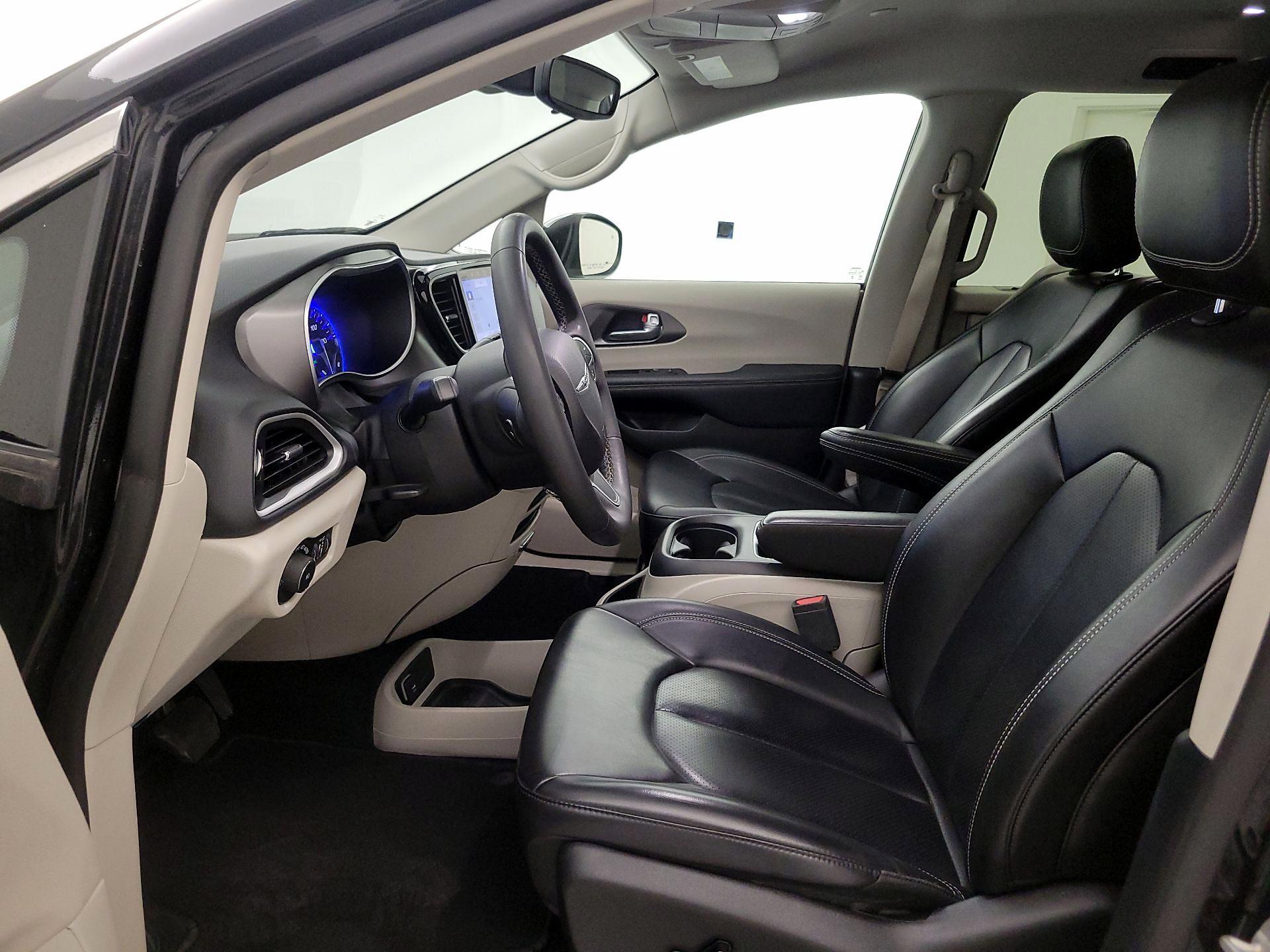 Thumbnail: 2023 Chrysler Pacifica - 11