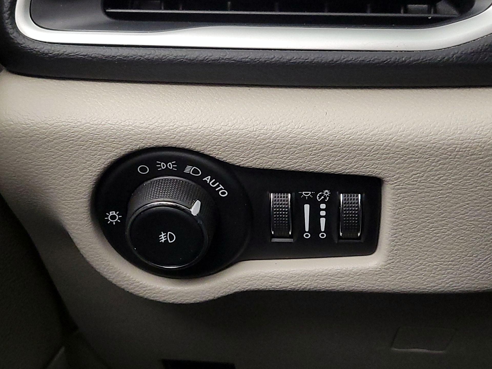 Thumbnail: 2023 Chrysler Pacifica - 13