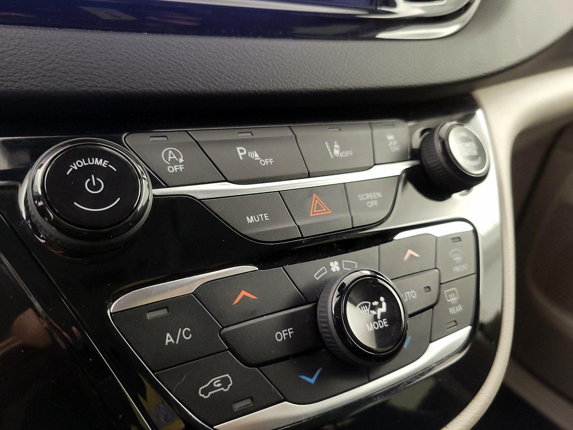 Thumbnail: 2023 Chrysler Pacifica - 16