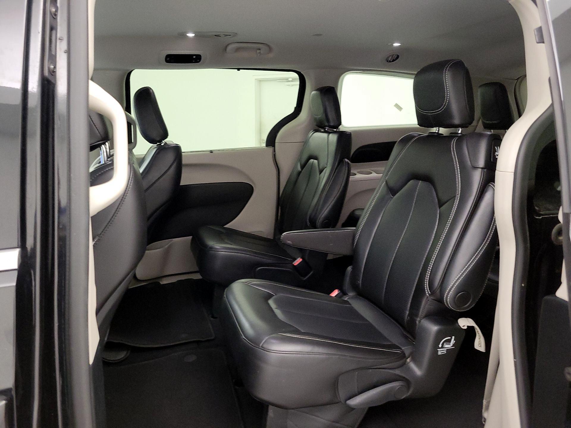 Thumbnail: 2023 Chrysler Pacifica - 19