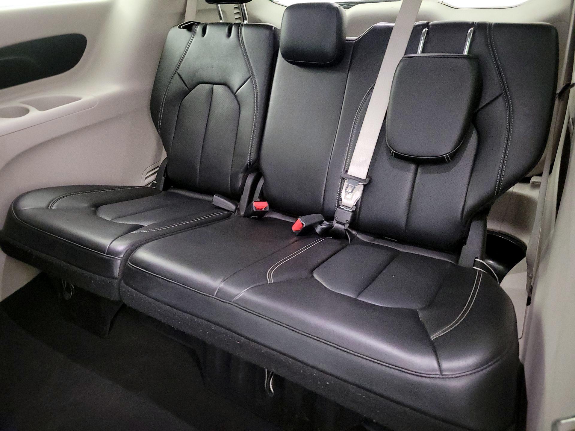 Thumbnail: 2023 Chrysler Pacifica - 20