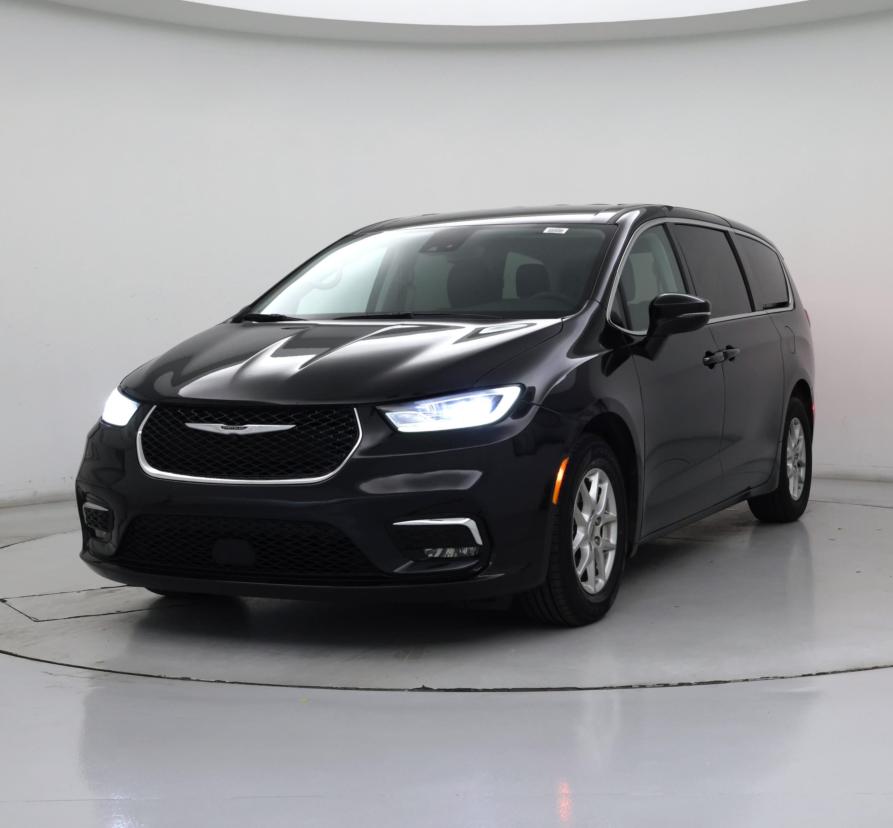 Thumbnail: 2023 Chrysler Pacifica - 4