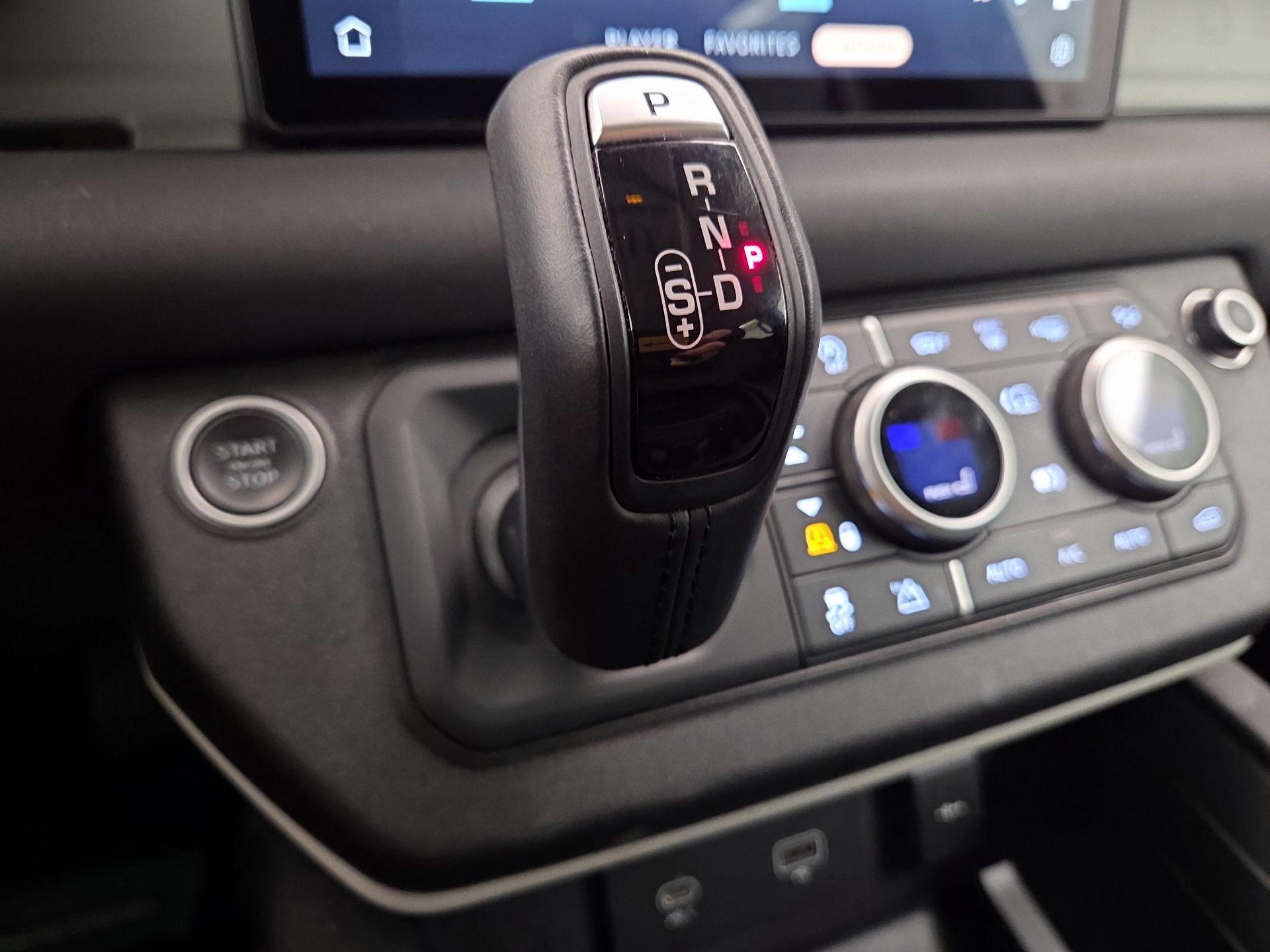 Thumbnail: 2021 Land Rover Defender - 17