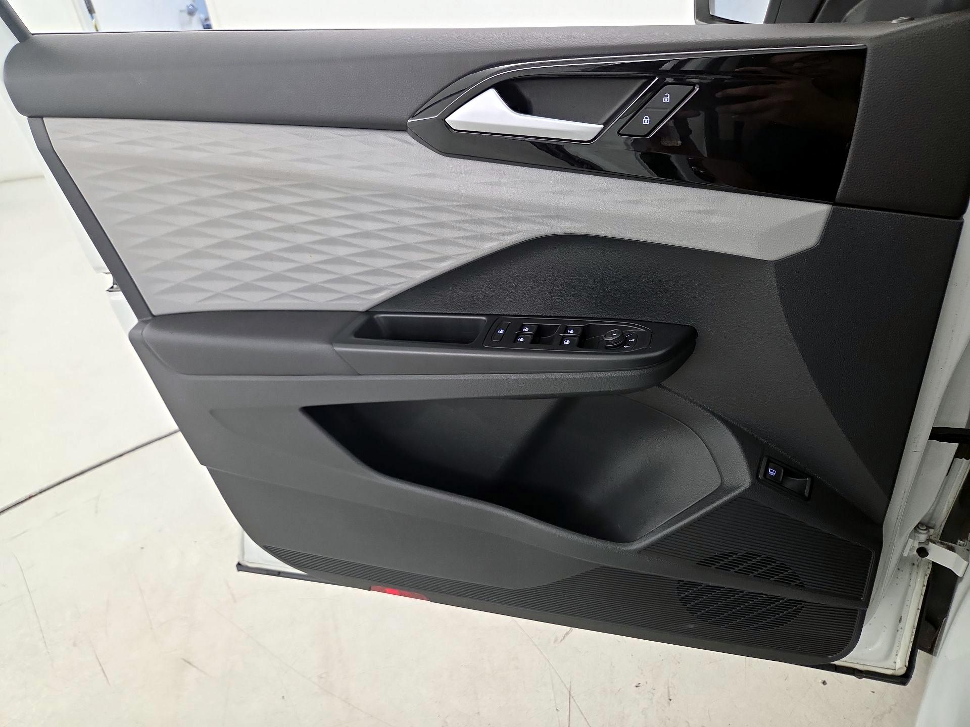 Thumbnail: 2023 Volkswagen Taos - 12