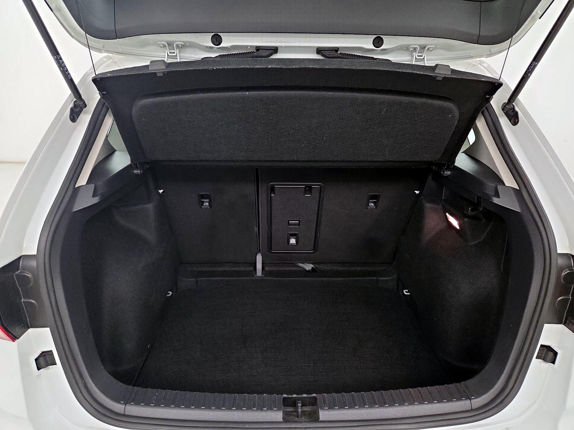 Thumbnail: 2023 Volkswagen Taos - 20