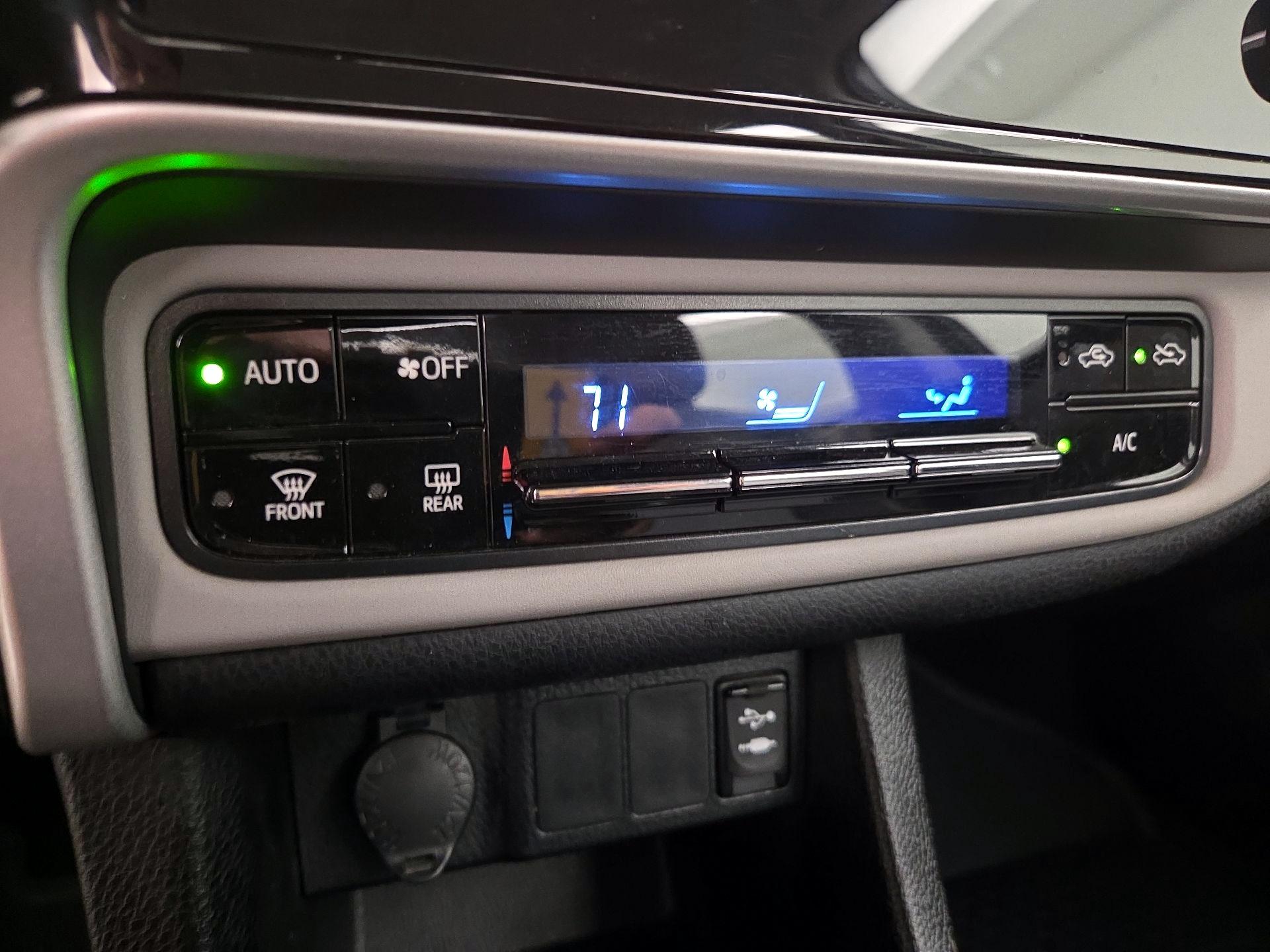 Thumbnail: 2018 Toyota Corolla - 16