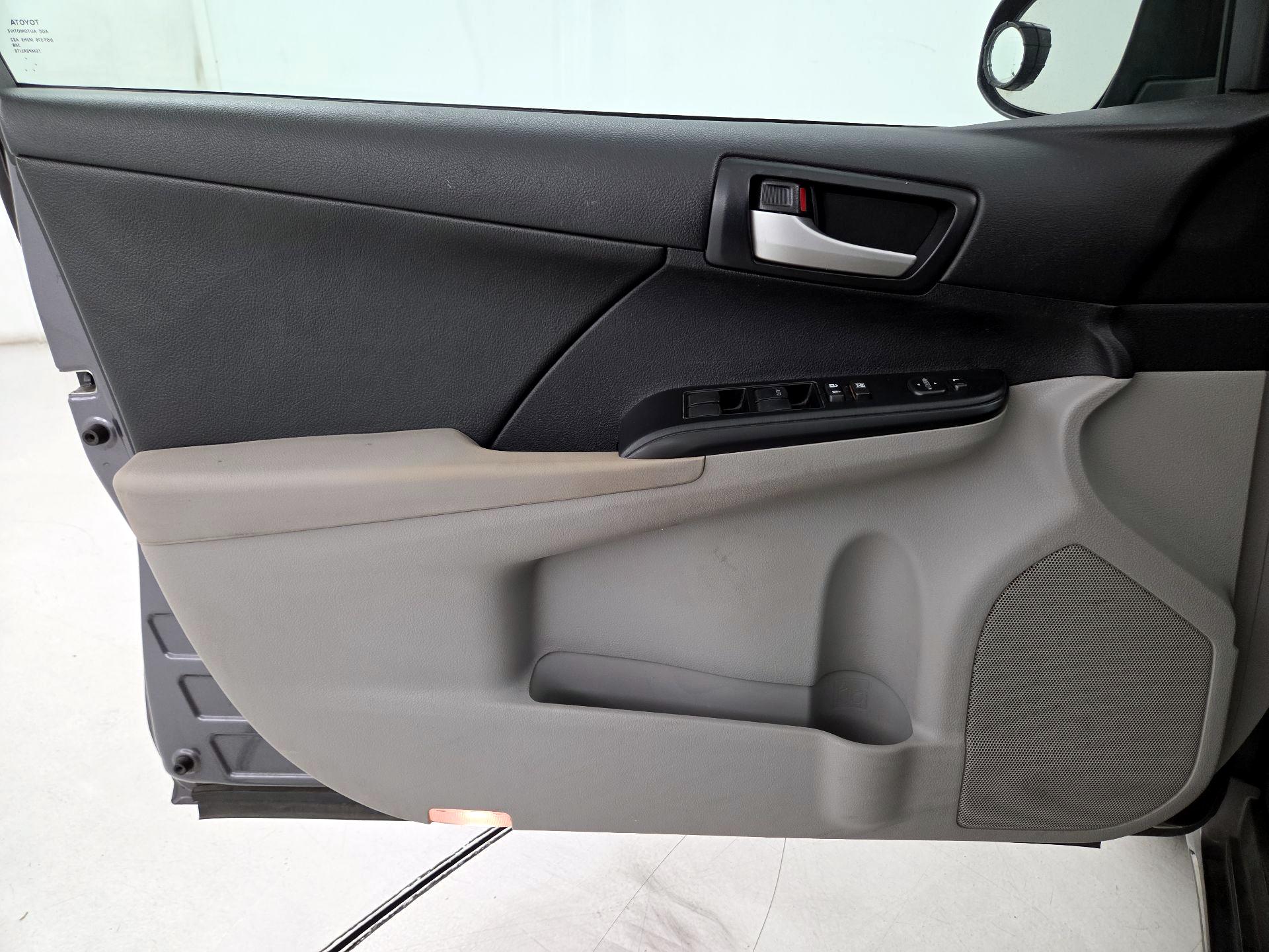 Thumbnail: 2014 Toyota Camry - 12