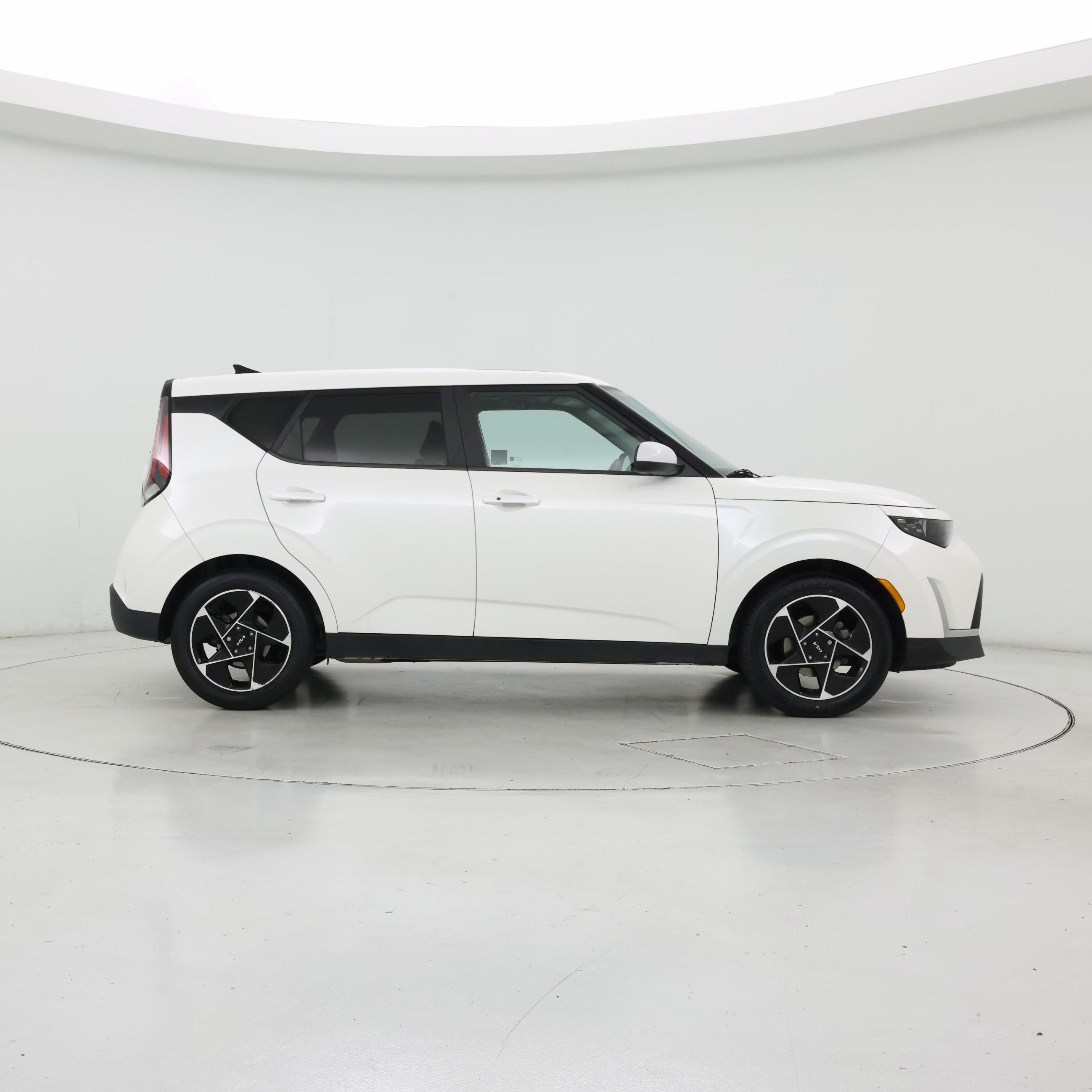 Thumbnail: 2023 Kia Soul - 7
