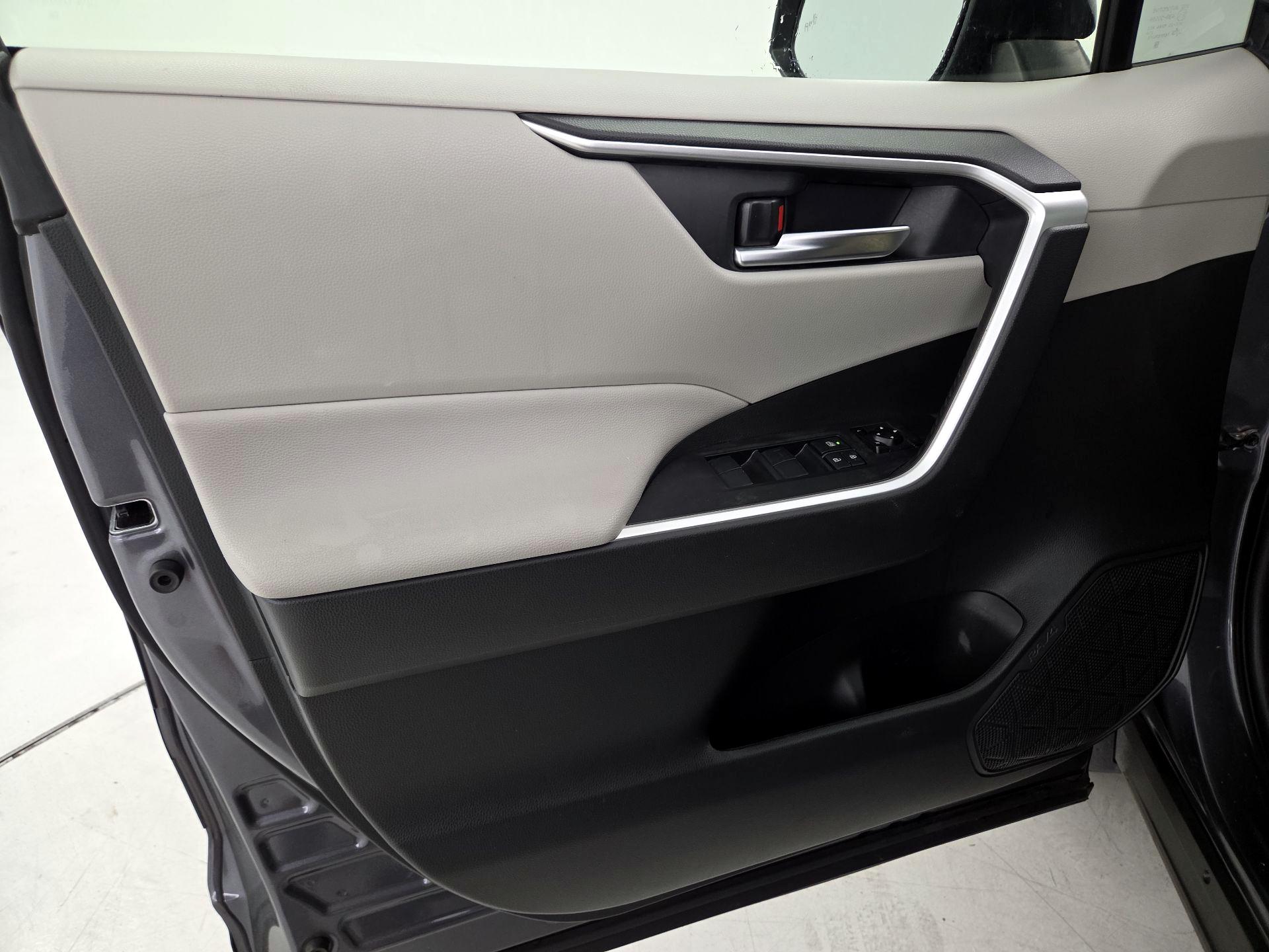 Thumbnail: 2020 Toyota RAV4 - 12