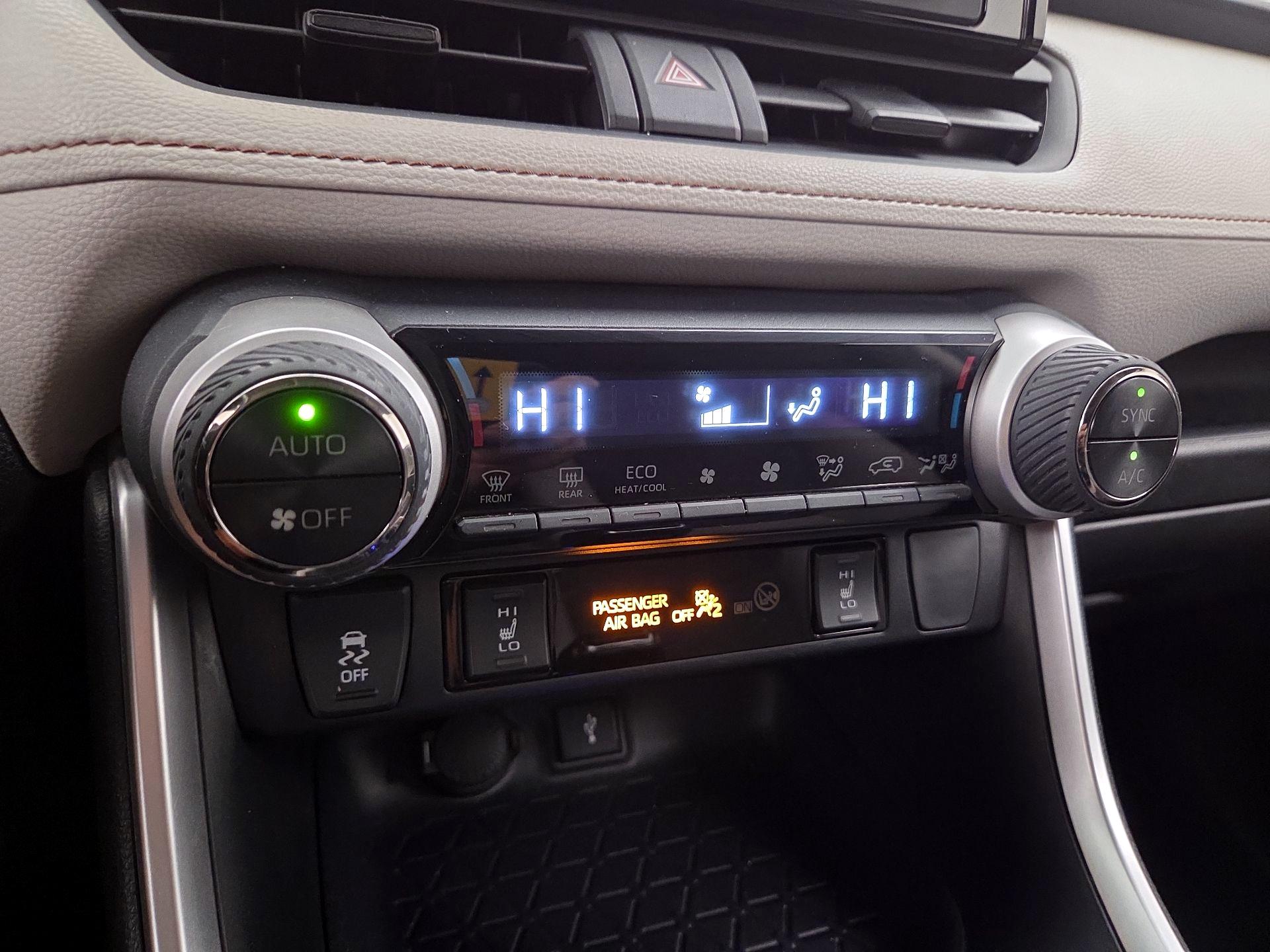 Thumbnail: 2020 Toyota RAV4 - 16