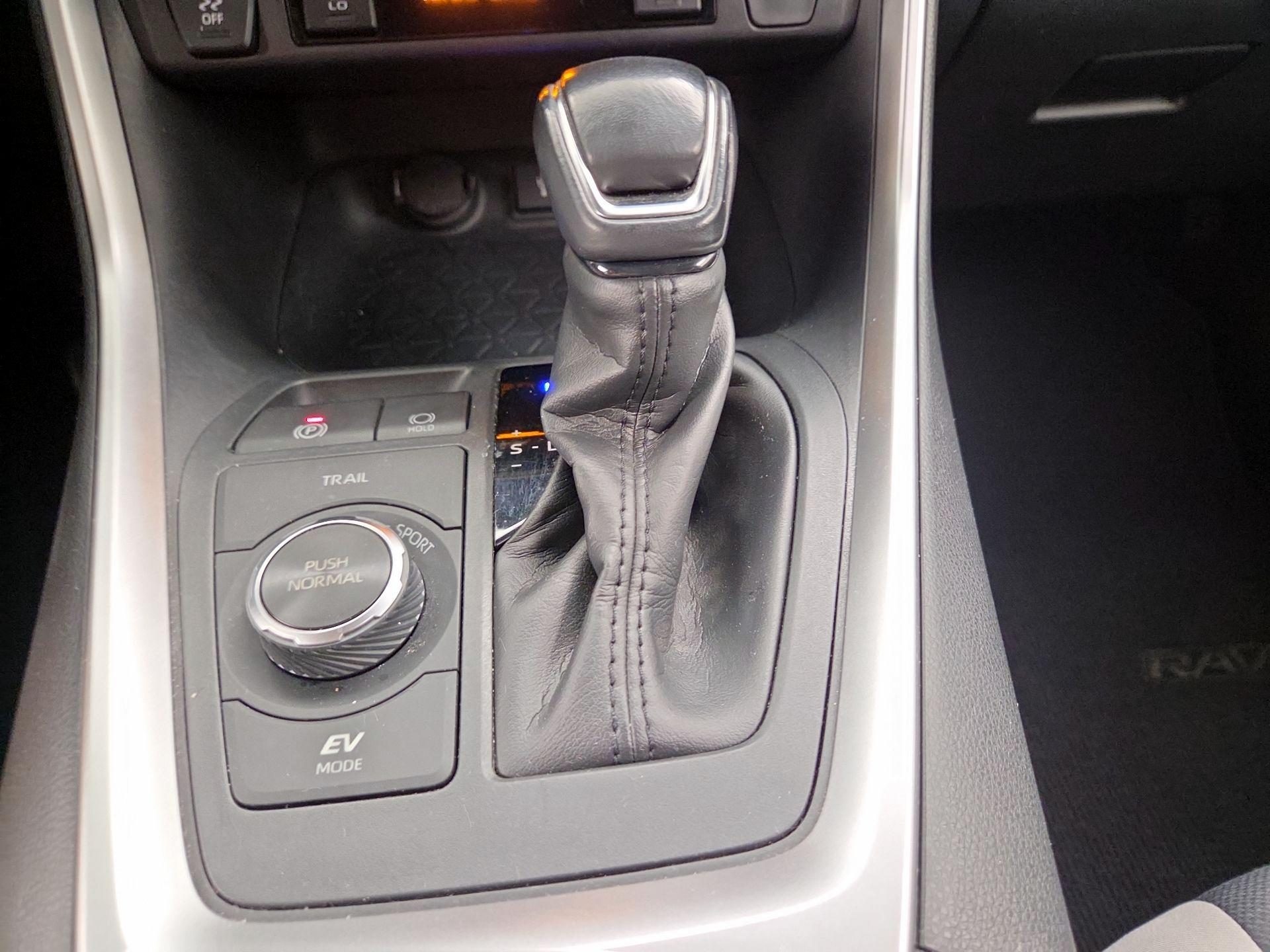 Thumbnail: 2020 Toyota RAV4 - 17