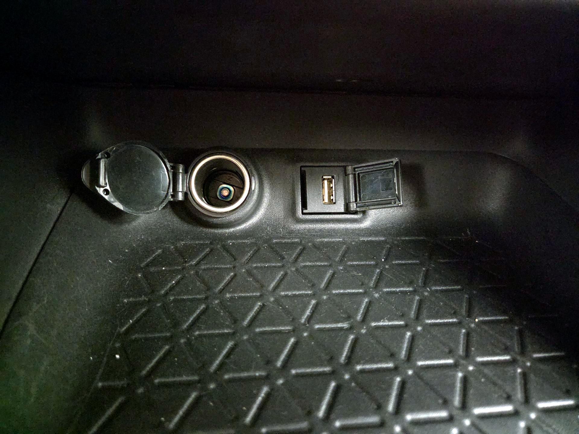 Thumbnail: 2020 Toyota RAV4 - 18