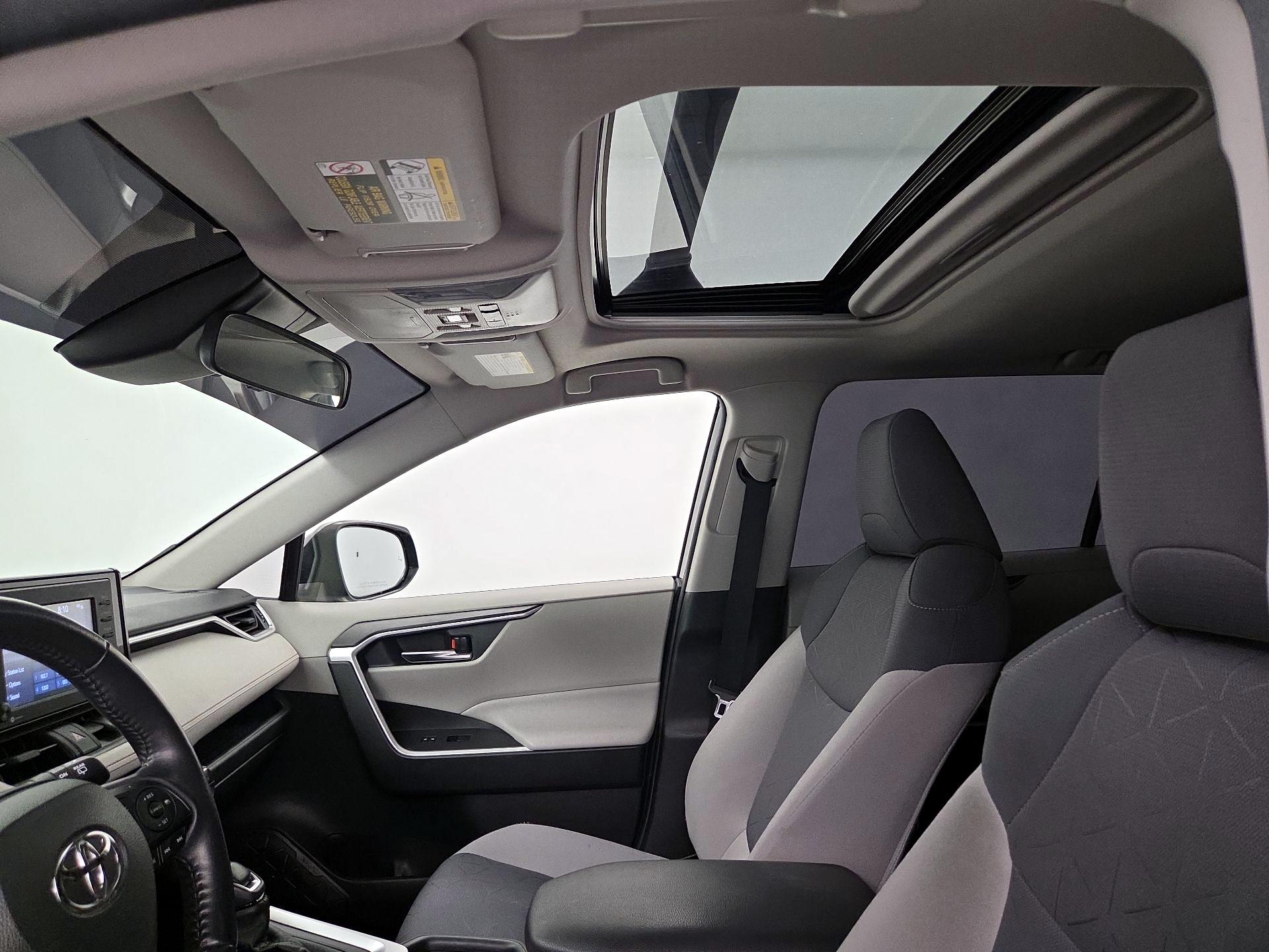 Thumbnail: 2020 Toyota RAV4 - 19