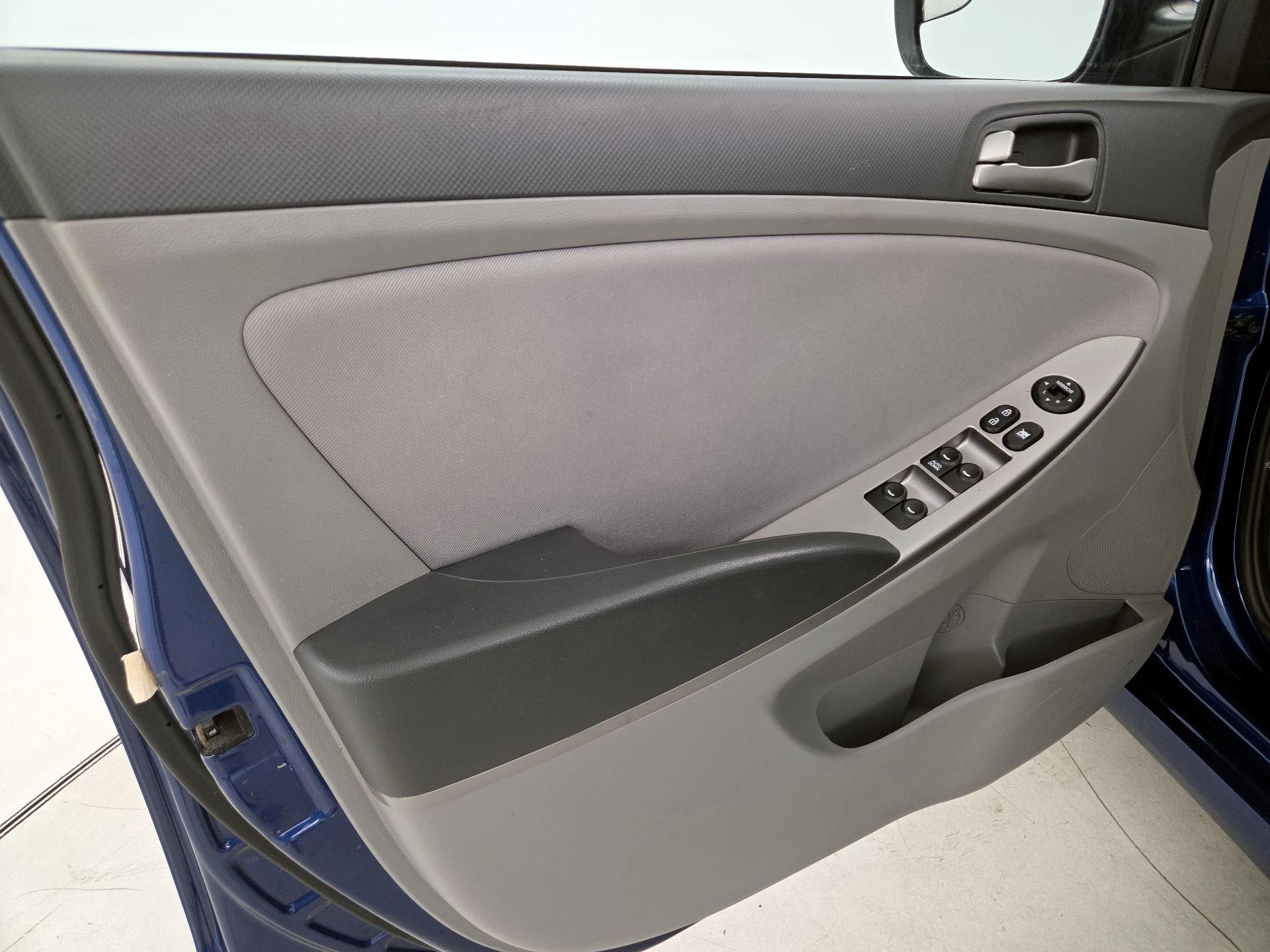 Thumbnail: 2015 Hyundai Accent - 12