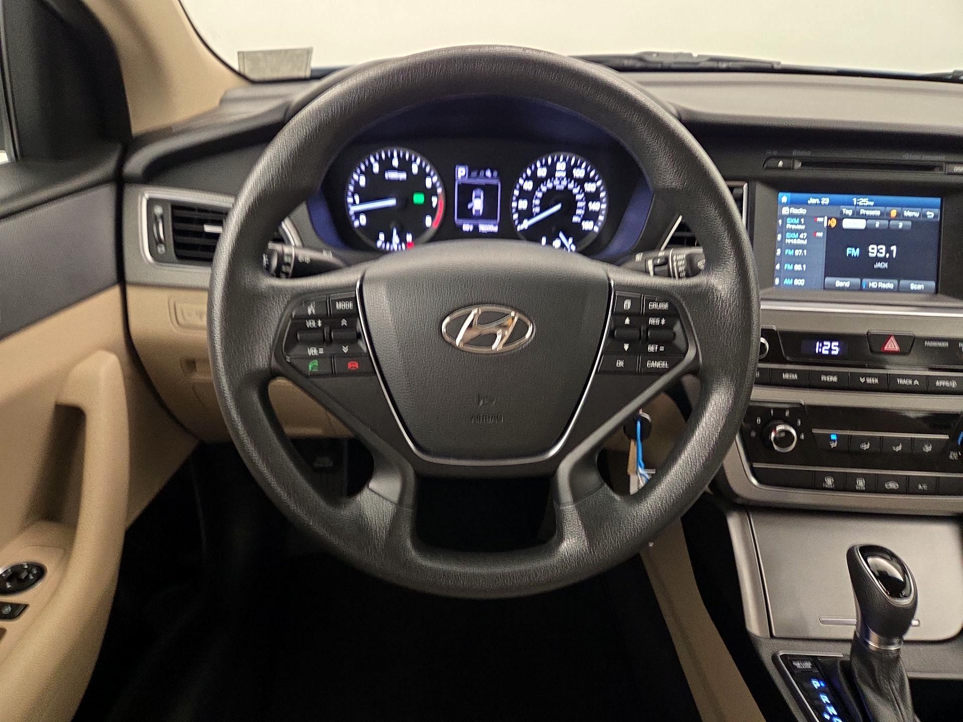 Thumbnail: 2017 Hyundai Sonata - 10