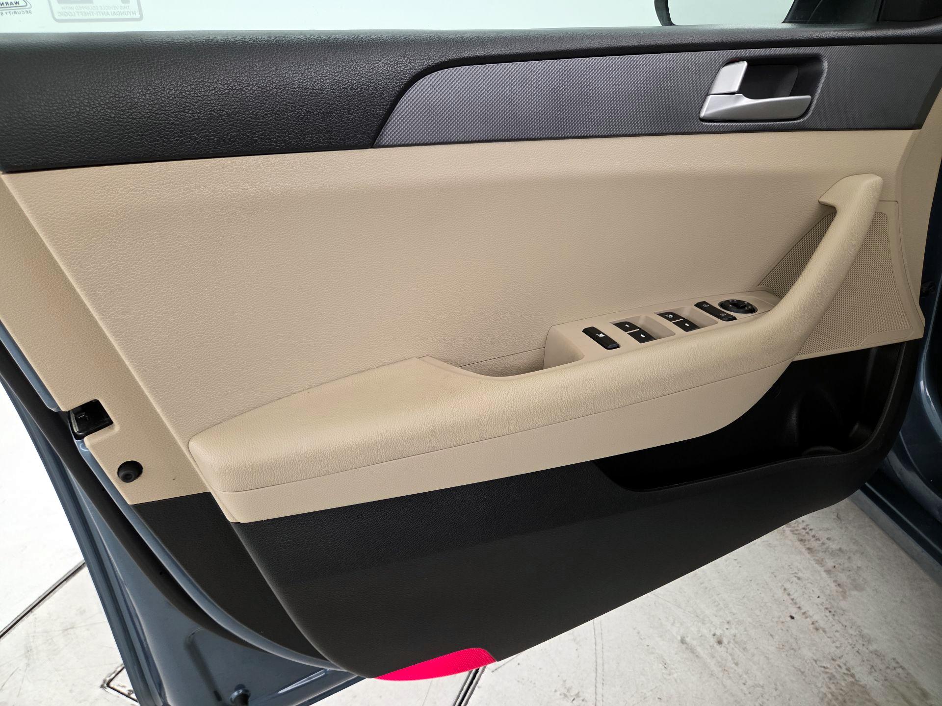 Thumbnail: 2017 Hyundai Sonata - 12