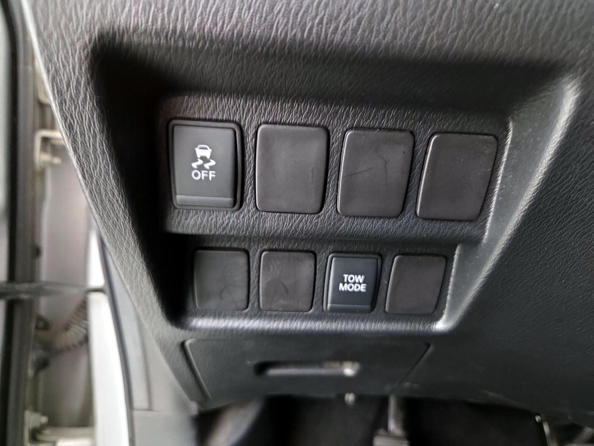 Thumbnail: 2014 Nissan Pathfinder - 13