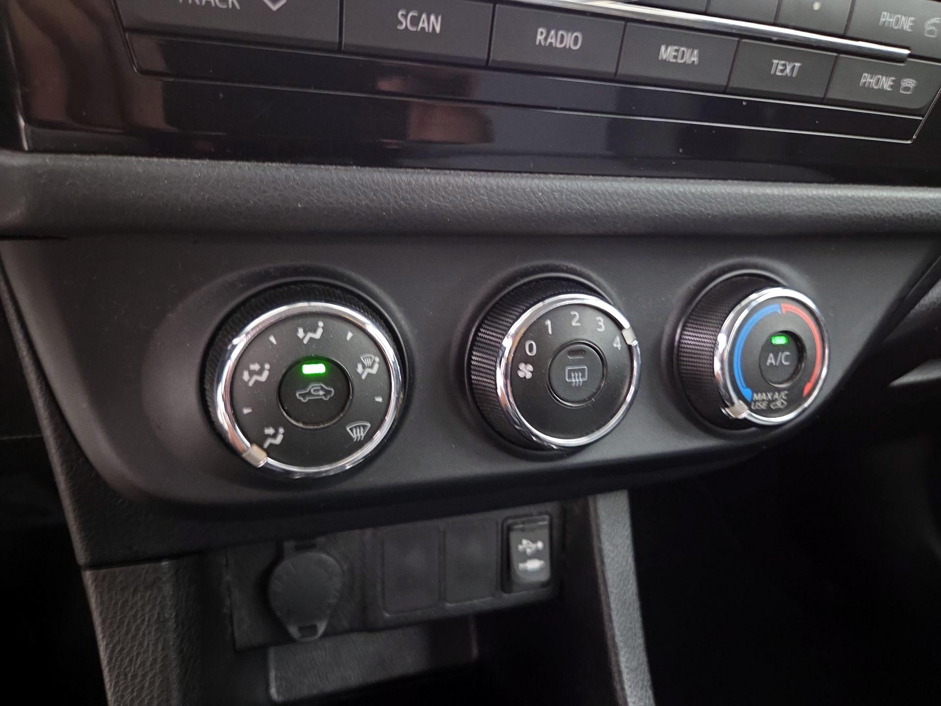 Thumbnail: 2014 Toyota Corolla - 15