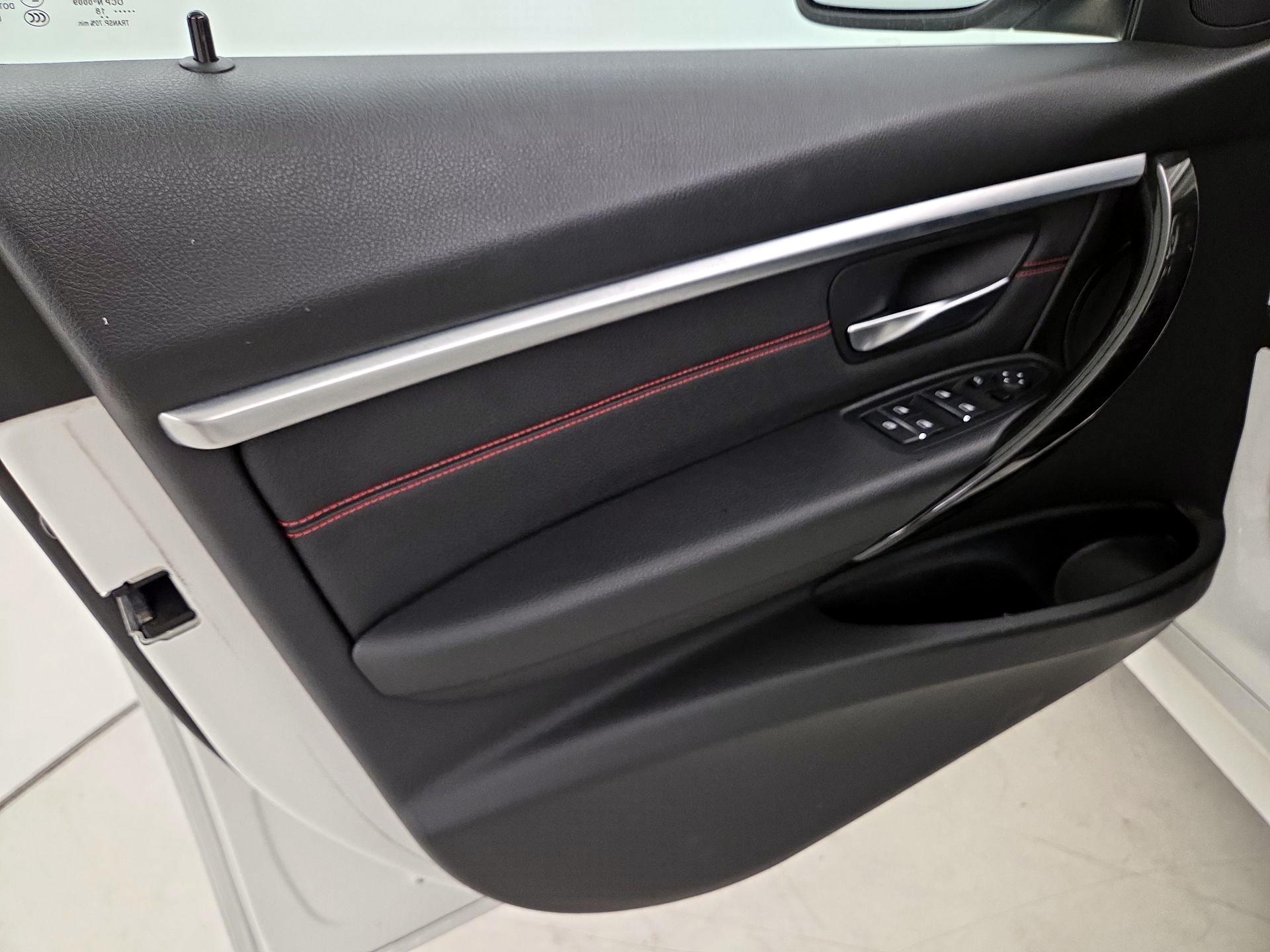 Thumbnail: 2018 BMW 3 Series - 12