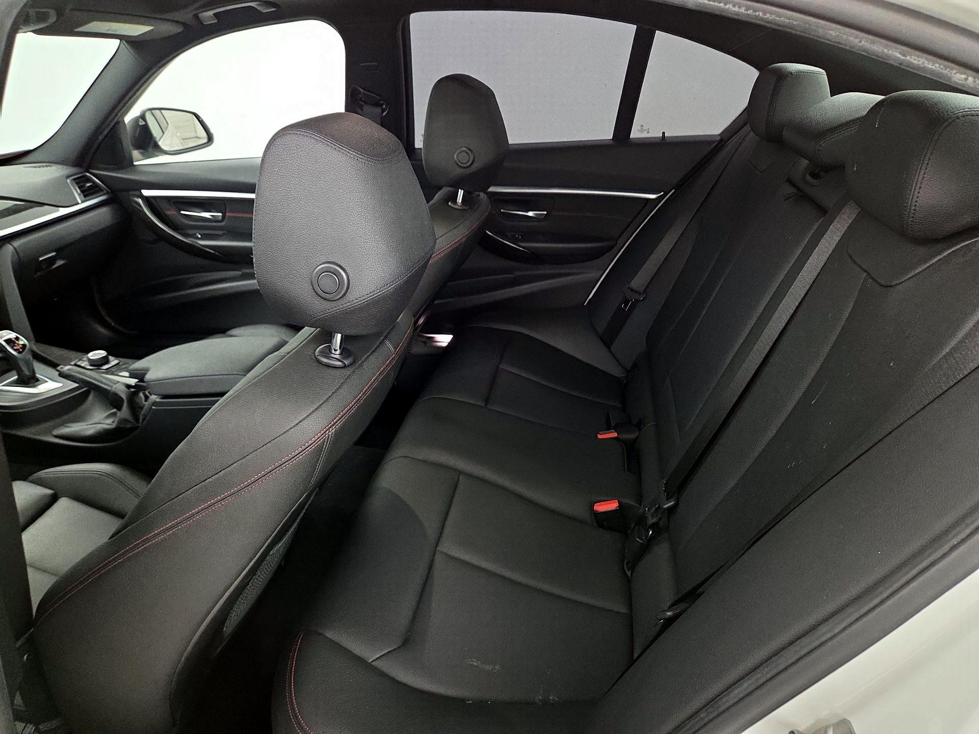 Thumbnail: 2018 BMW 3 Series - 20