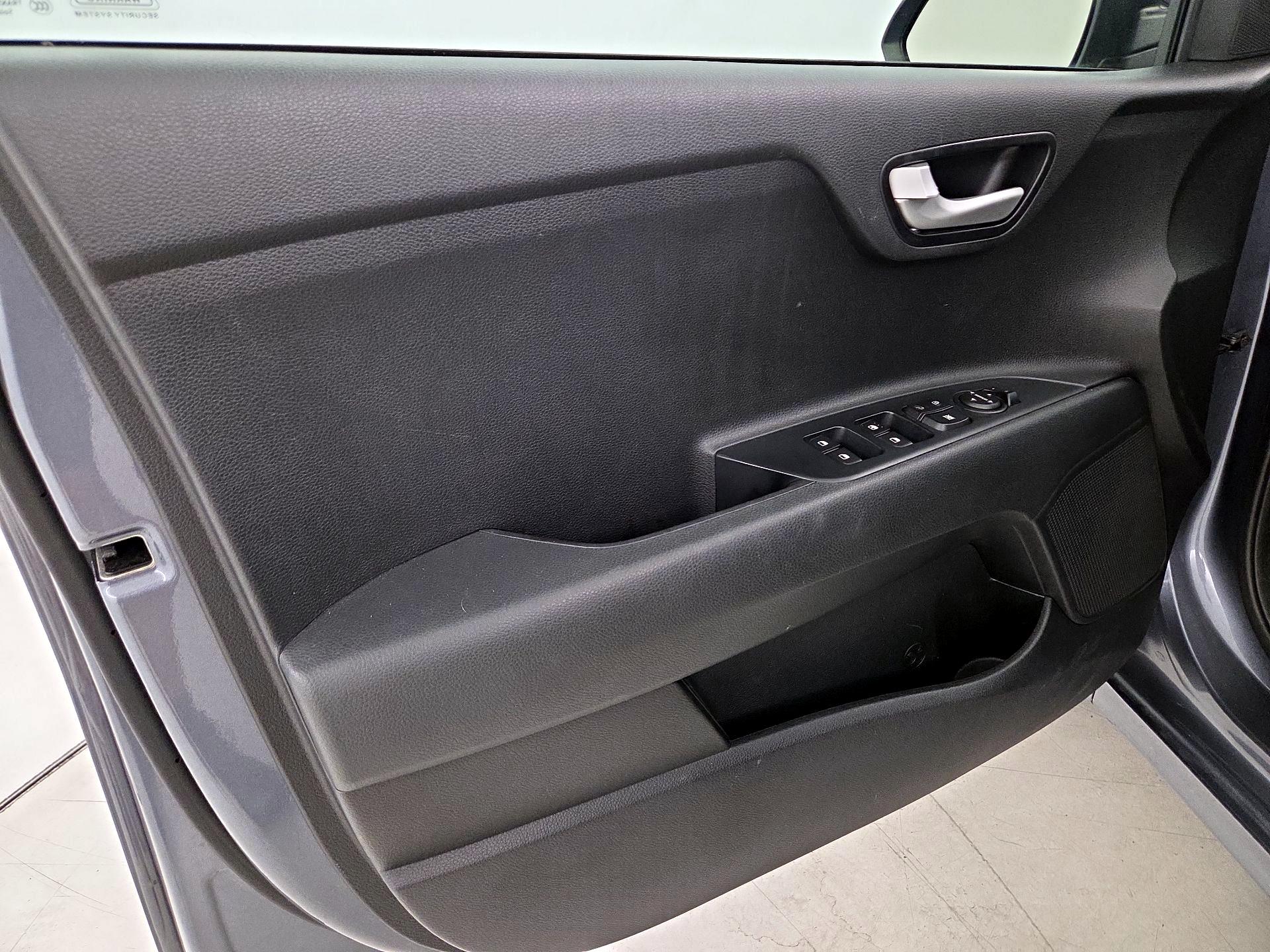 Thumbnail: 2019 Kia Rio5 - 12