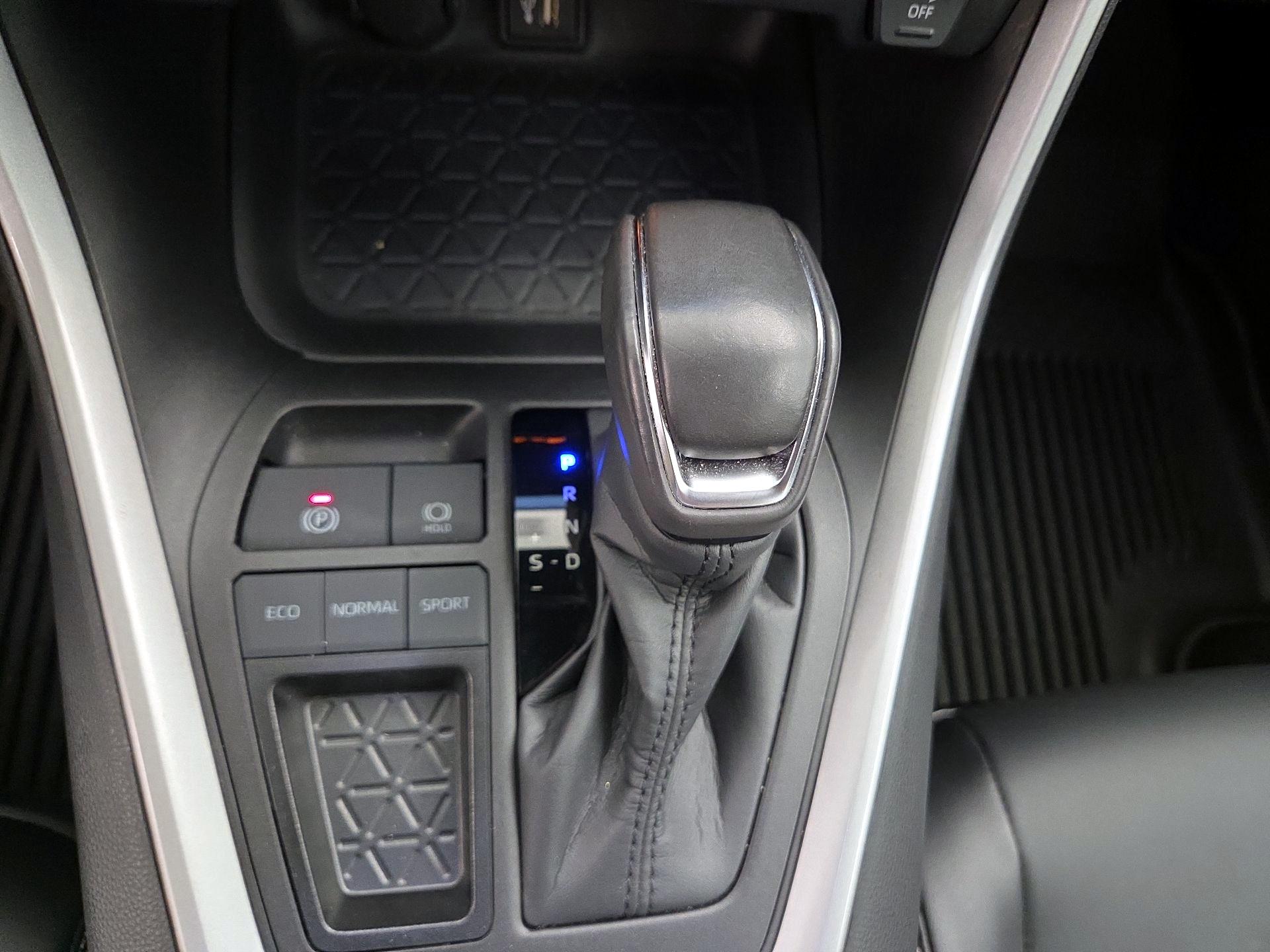 Thumbnail: 2023 Toyota RAV4 - 17