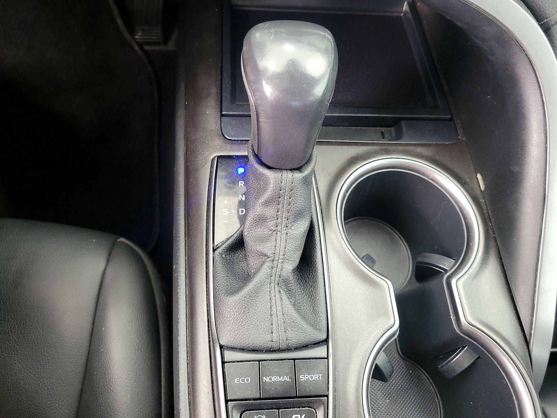 Thumbnail: 2022 Toyota Camry - 17