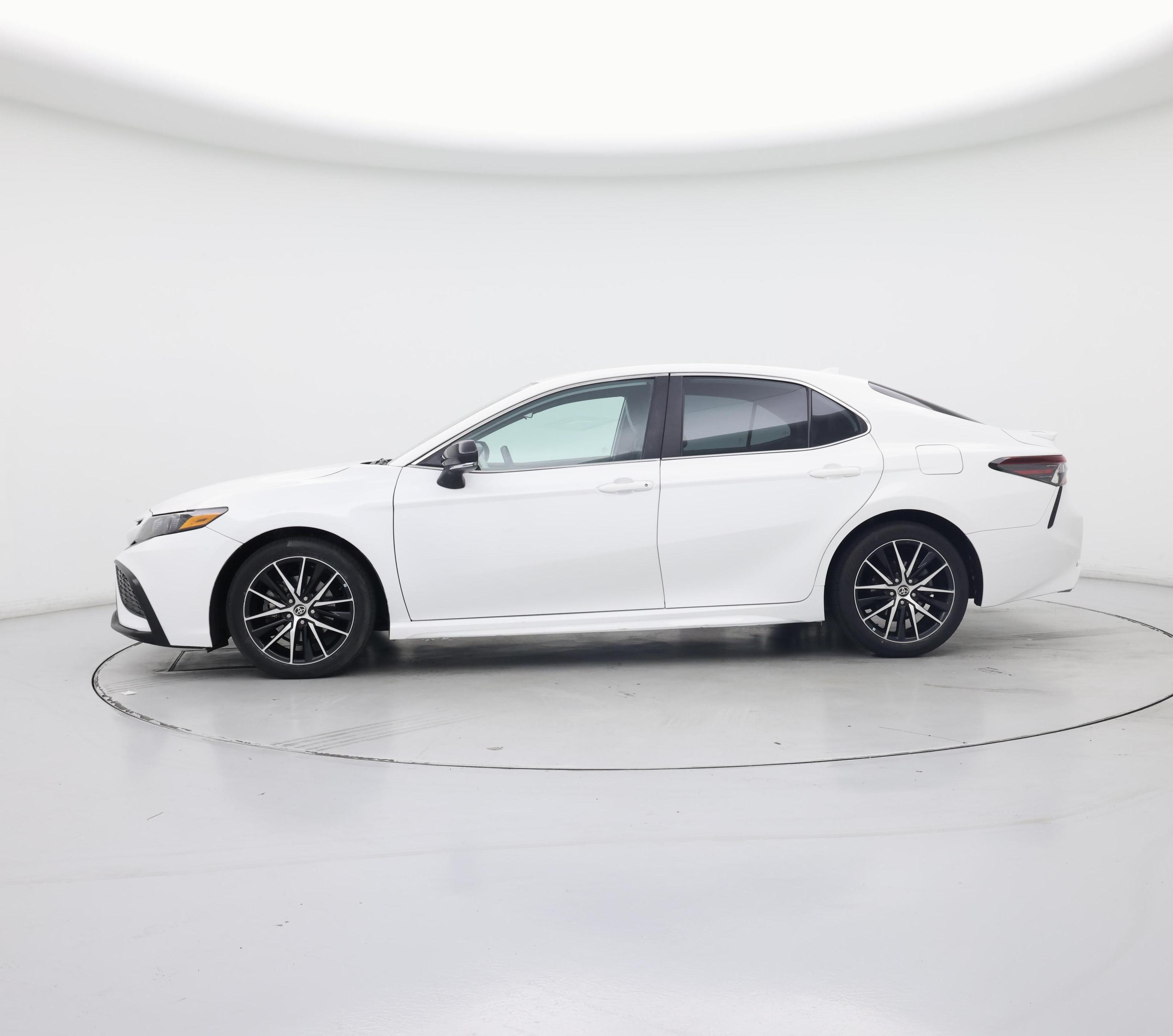 Thumbnail: 2022 Toyota Camry - 3