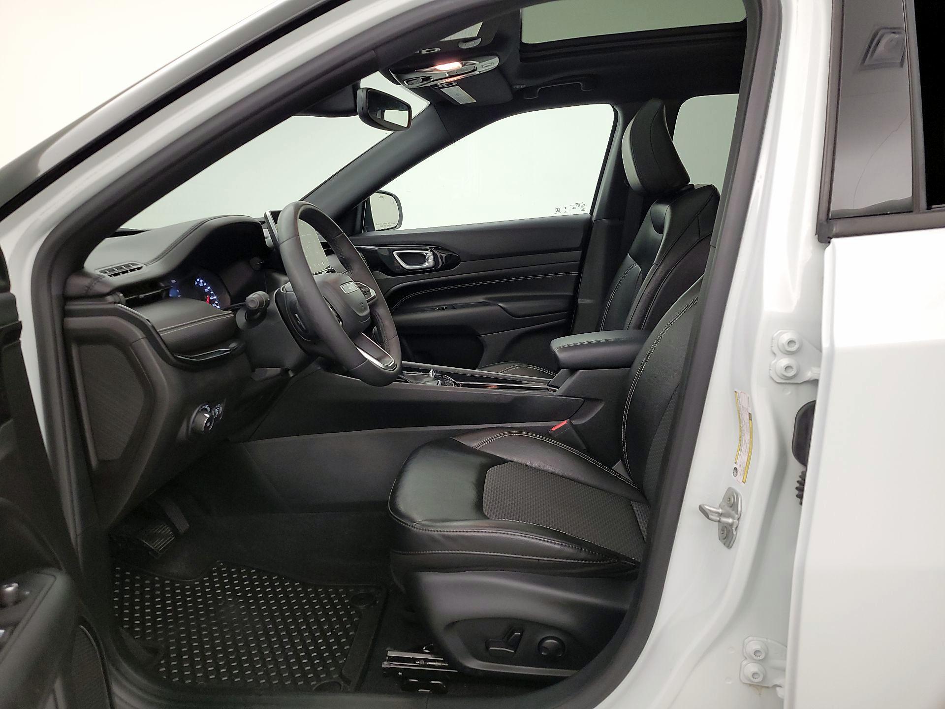 Thumbnail: 2023 Jeep Compass - 11