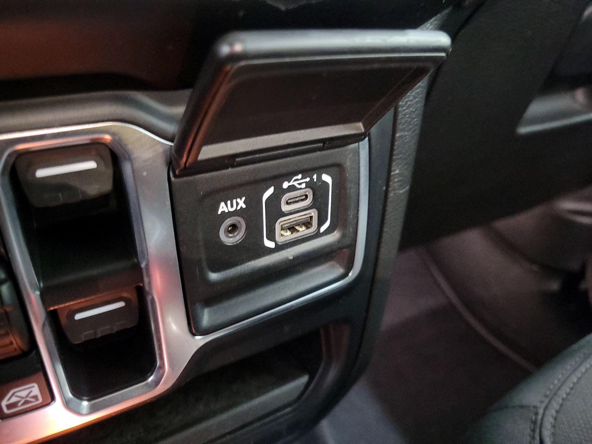 Thumbnail: 2023 Jeep Gladiator - 18