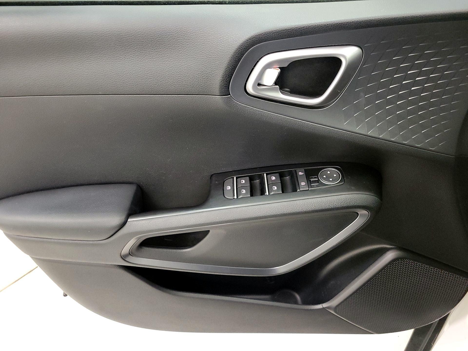 Thumbnail: 2020 Kia Soul - 12