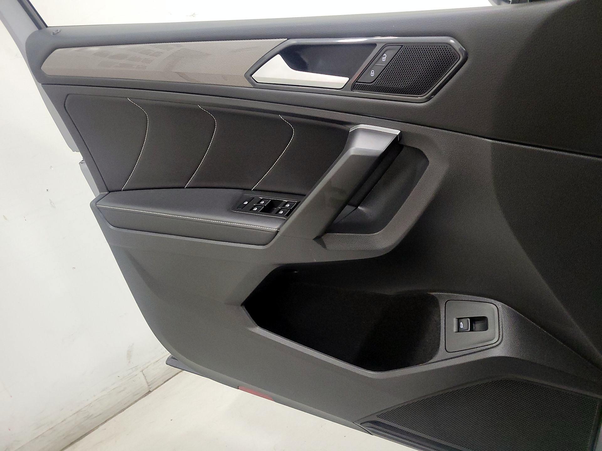 Thumbnail: 2024 Volkswagen Tiguan - 12