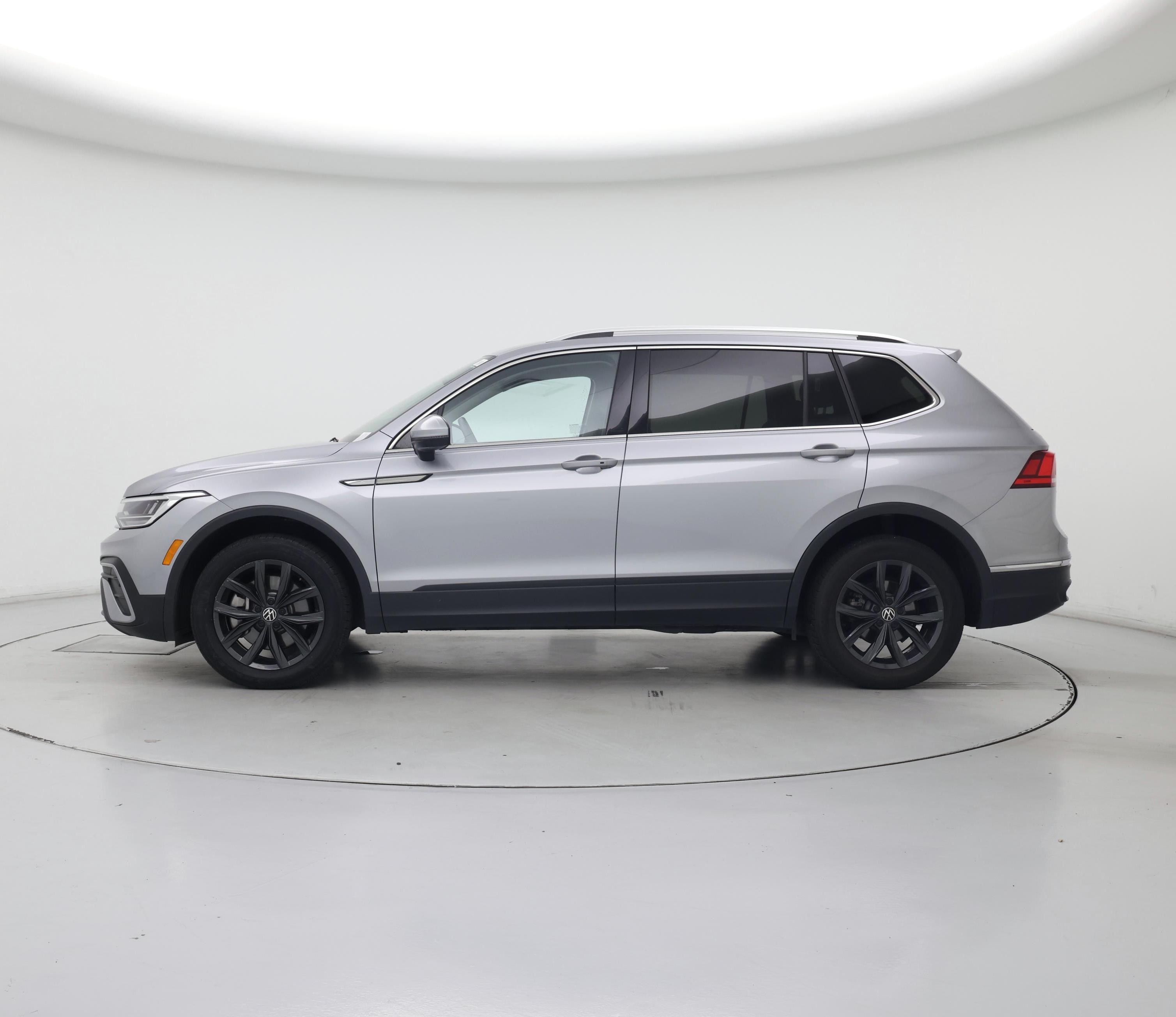 Thumbnail: 2024 Volkswagen Tiguan - 3