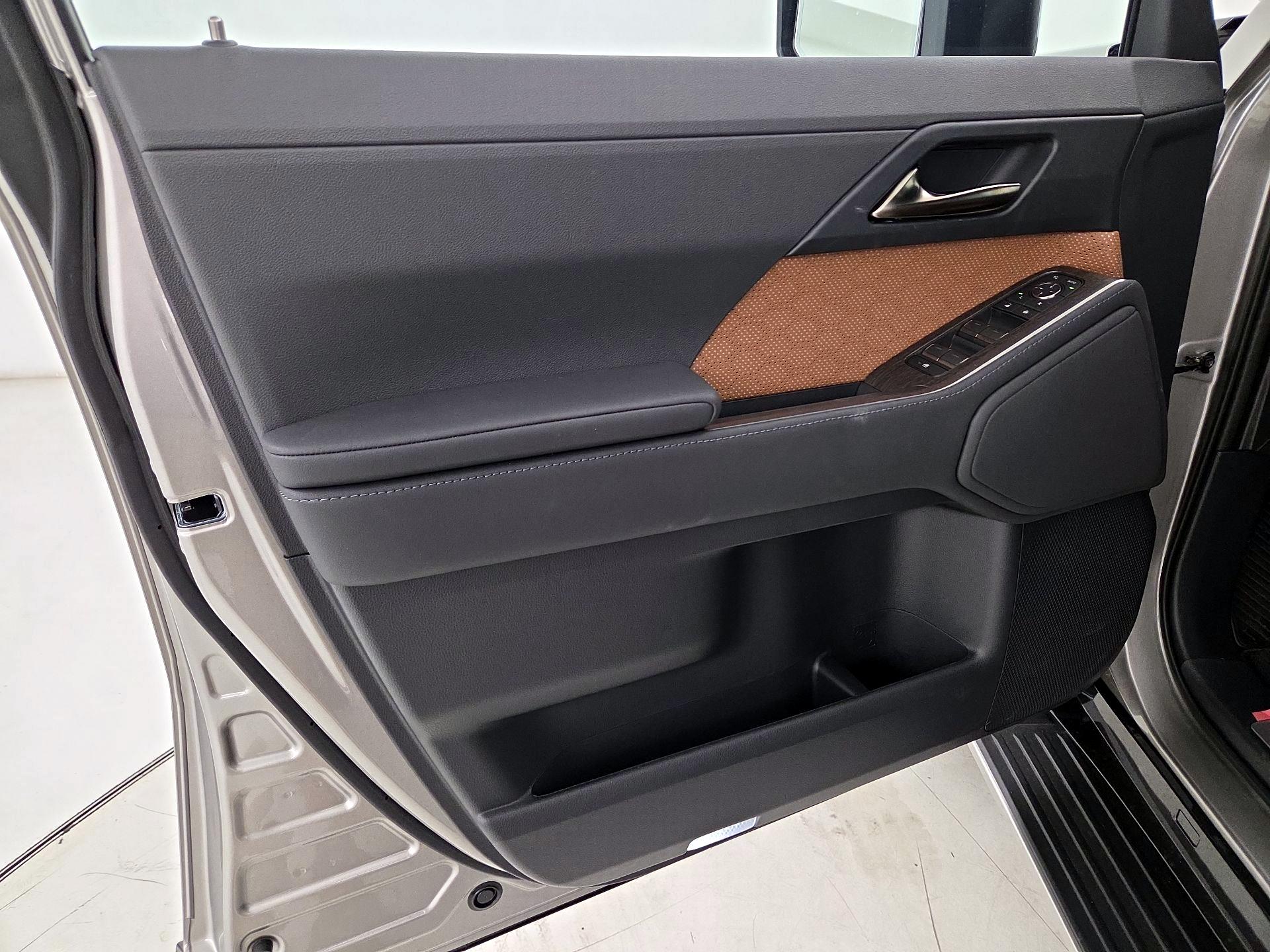 Thumbnail: 2025 Lexus GX - 12