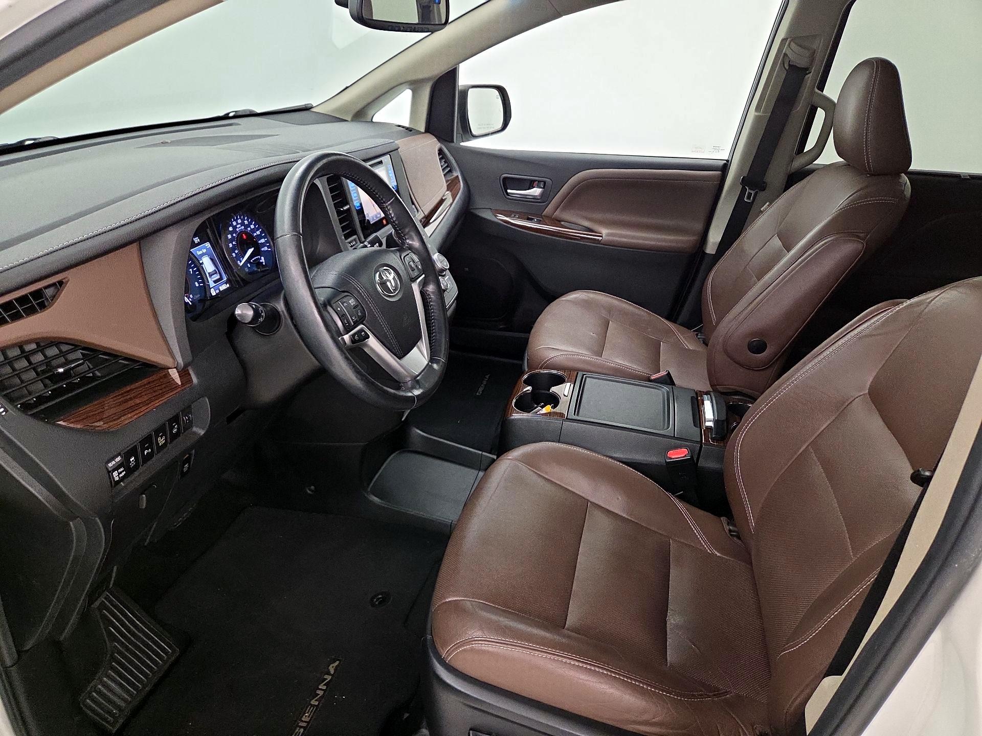 Thumbnail: 2015 Toyota Sienna - 11