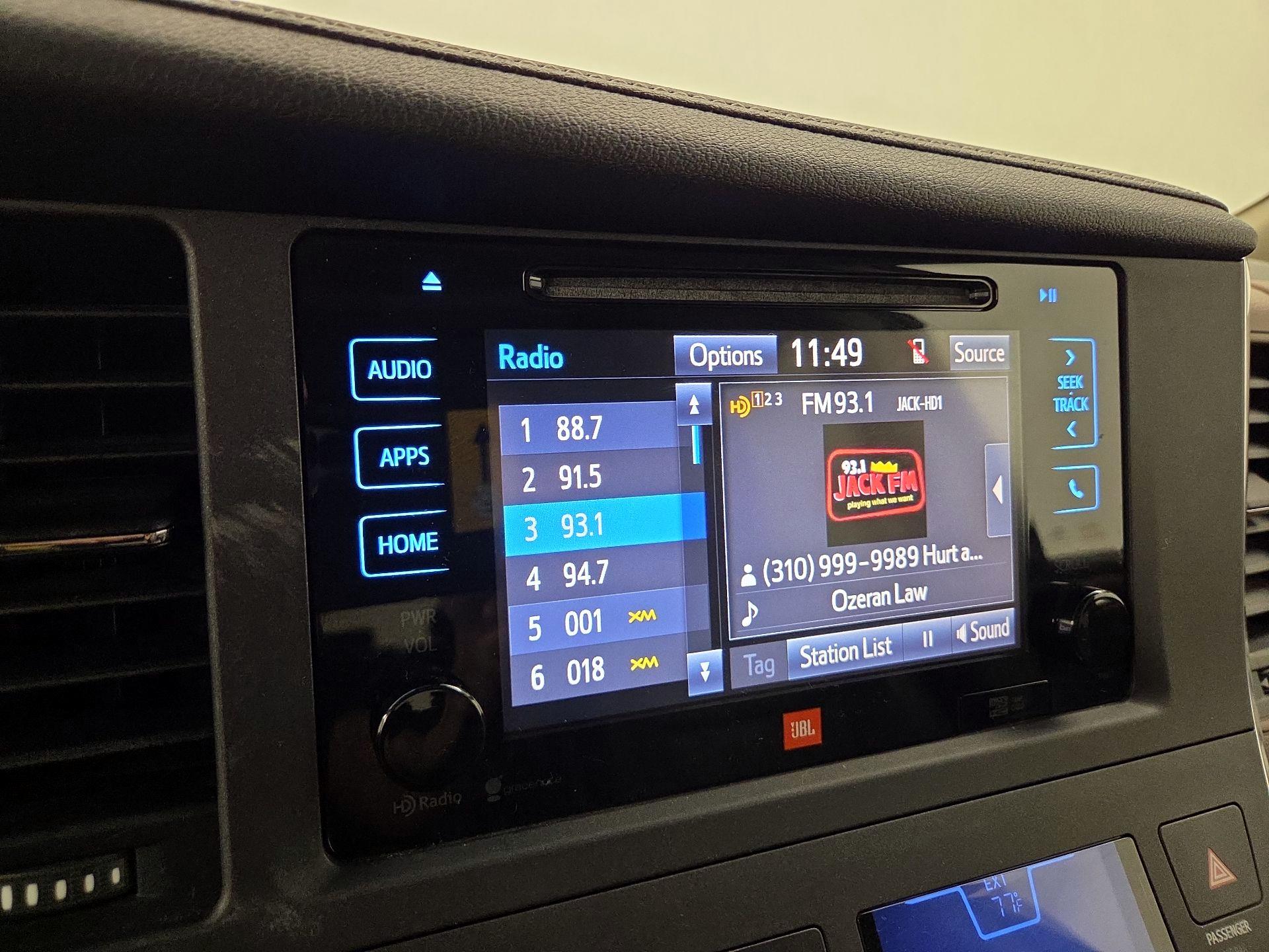 Thumbnail: 2015 Toyota Sienna - 16