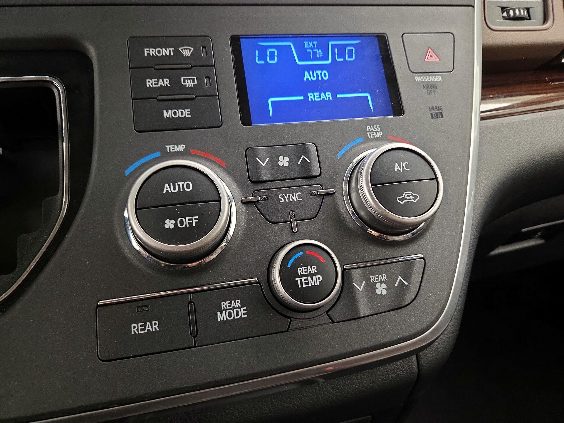 Thumbnail: 2015 Toyota Sienna - 17