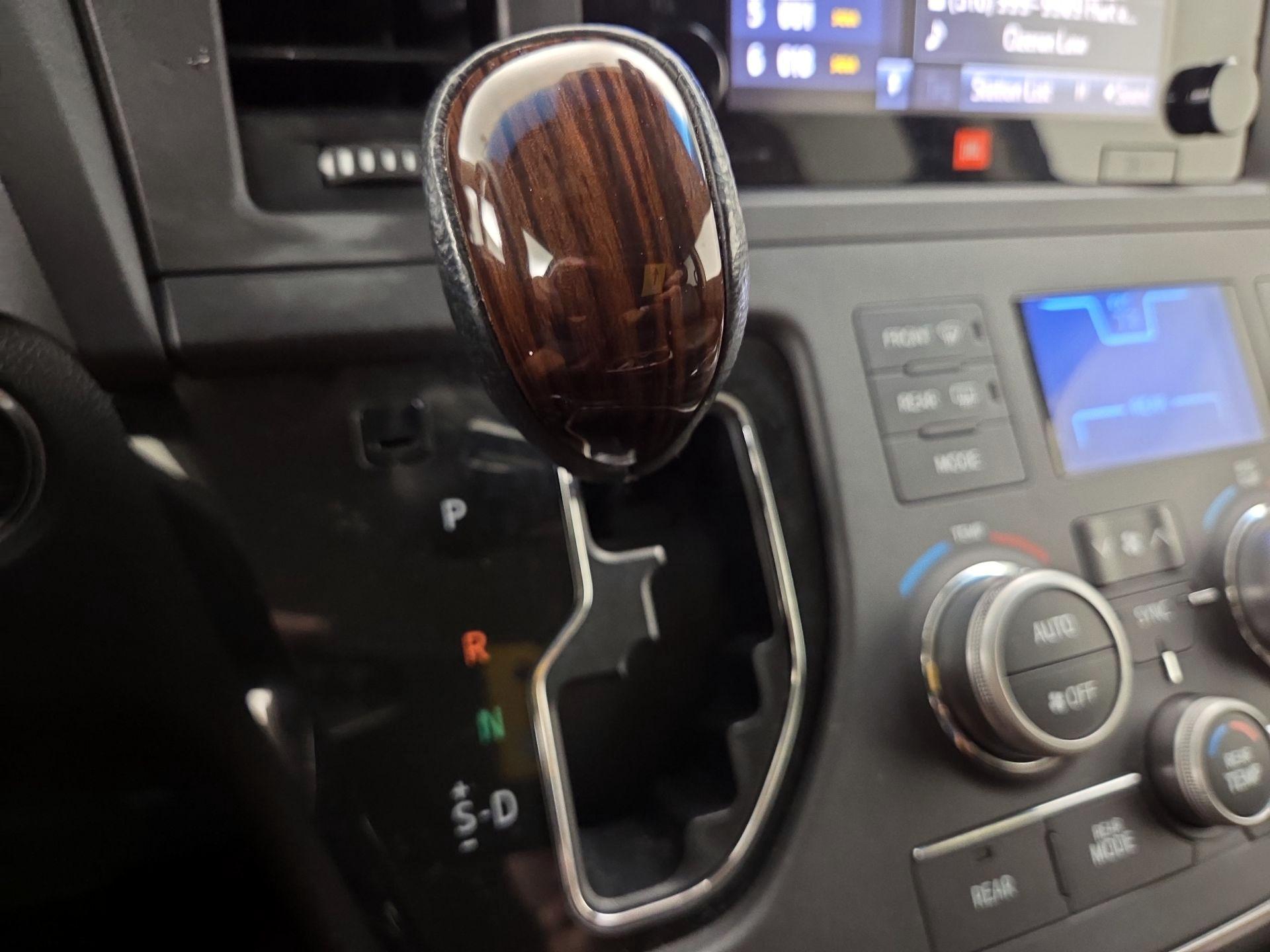 Thumbnail: 2015 Toyota Sienna - 18