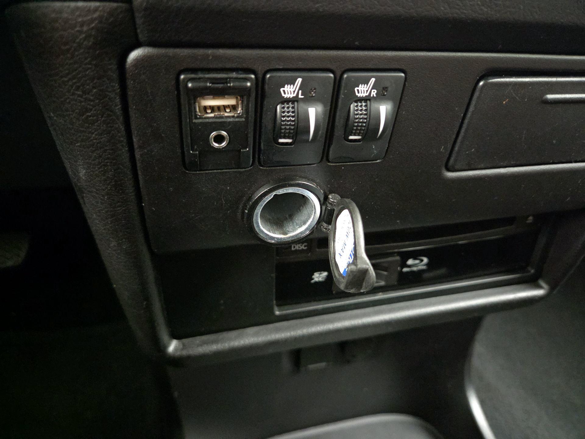 Thumbnail: 2015 Toyota Sienna - 19