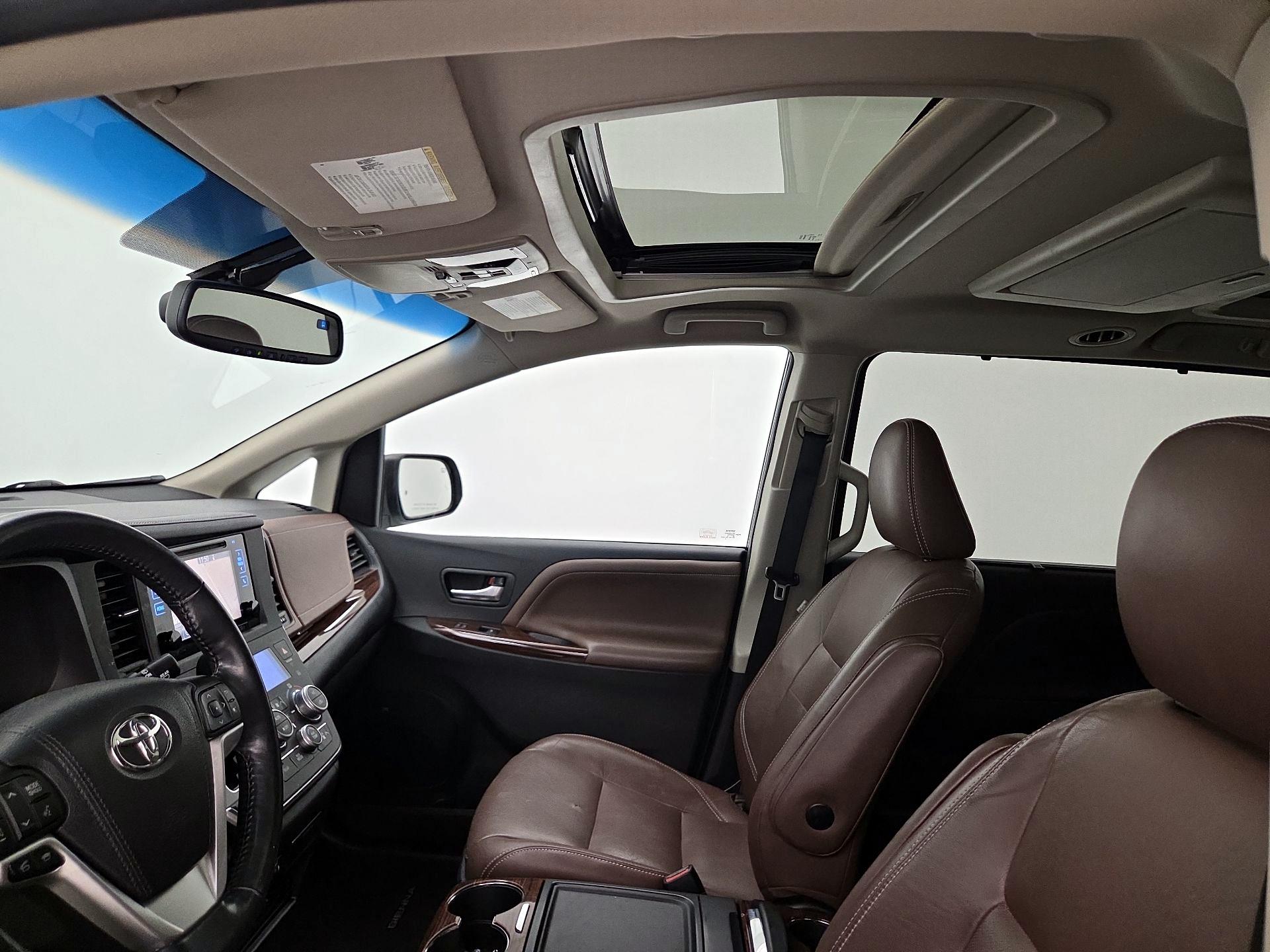 Thumbnail: 2015 Toyota Sienna - 20